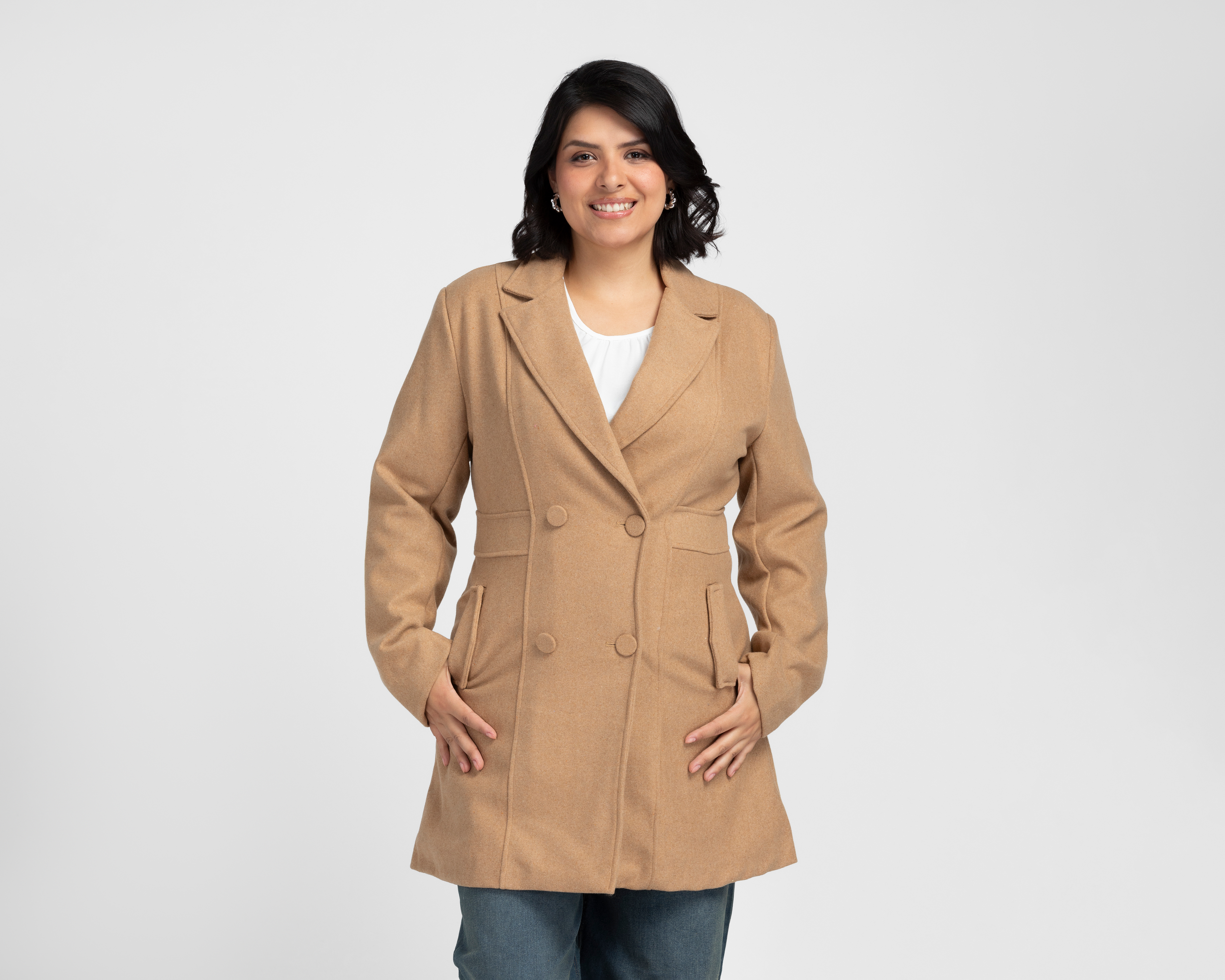 Foto 2 pulgar | Foto 1 | Abrigo Camel Sahara para Mujer