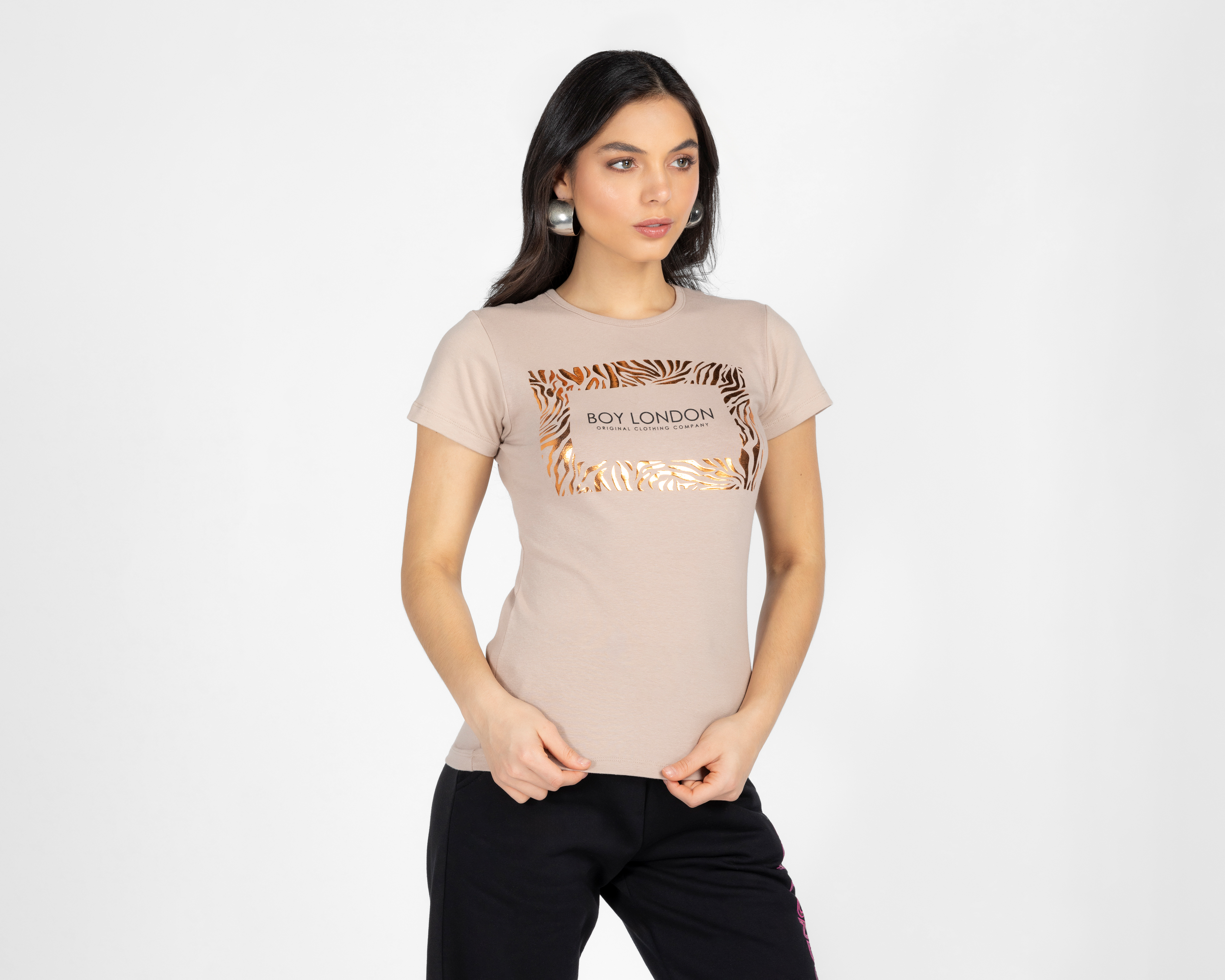 Foto 2 pulgar | Foto 1 | Playera Boy London Estampada para Mujer