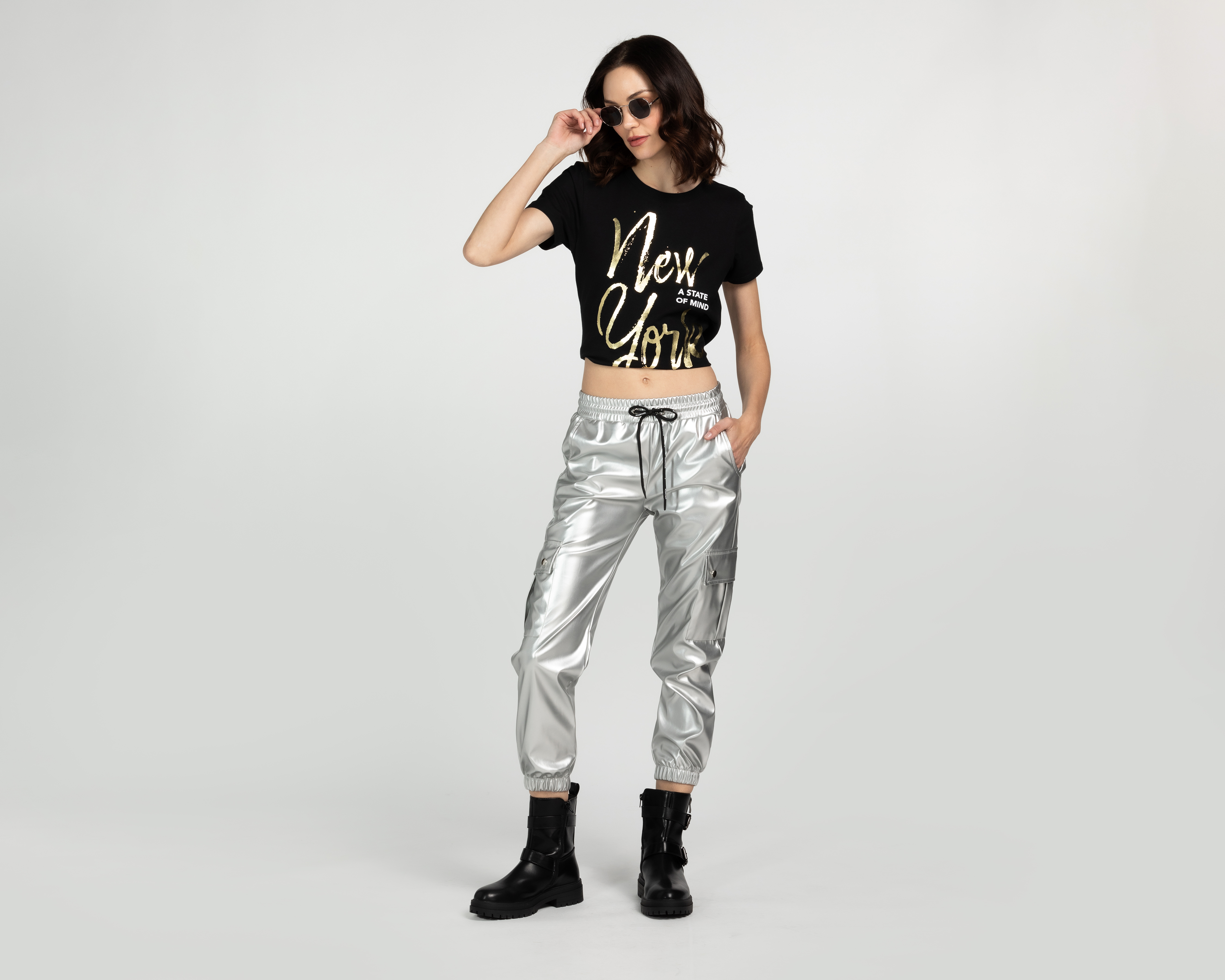 Foto 3 pulgar | Foto 2 | Playera Jennifer Lopez Cuello Redondo