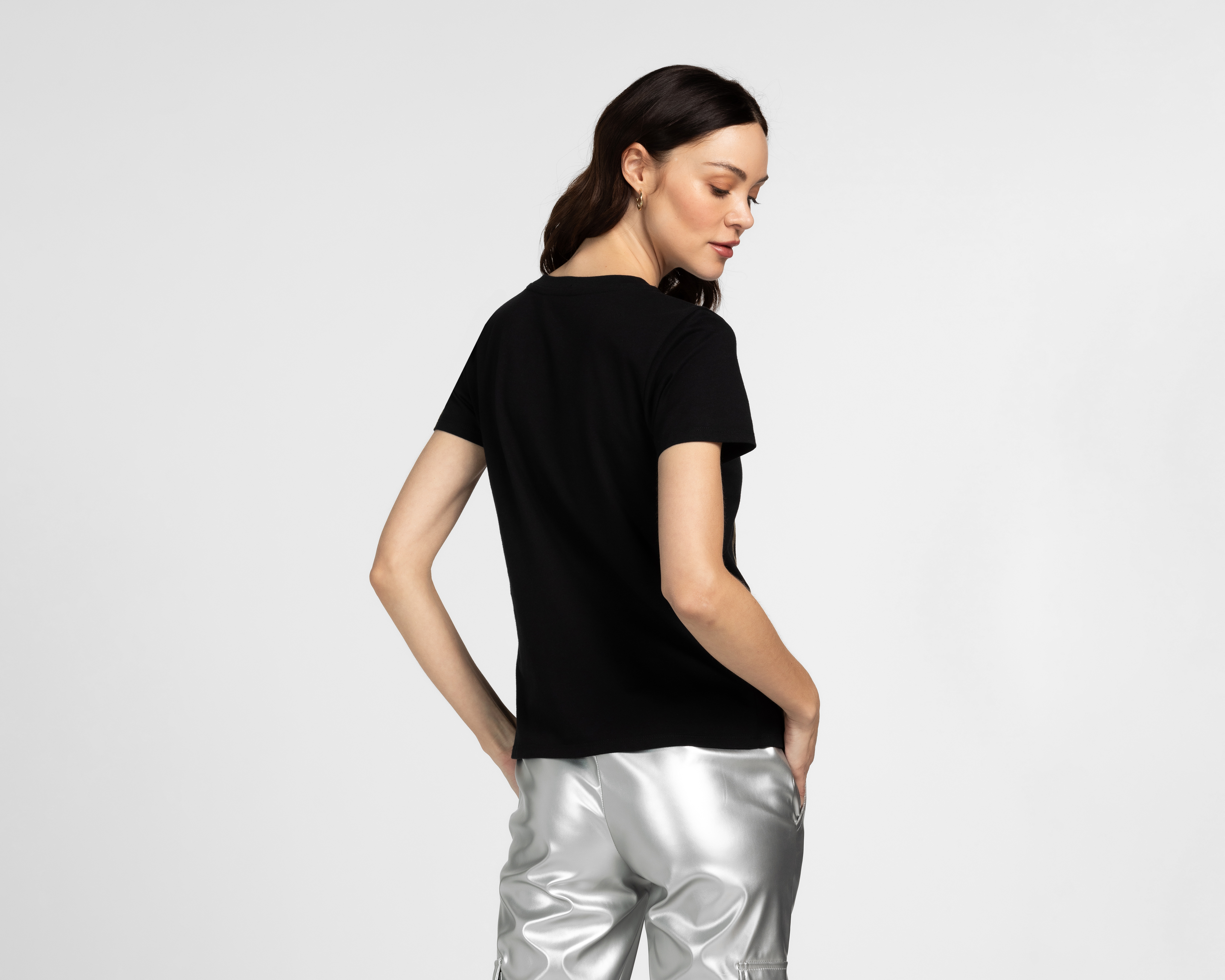 Foto 4 pulgar | Foto 3 | Playera Jennifer Lopez Cuello Redondo