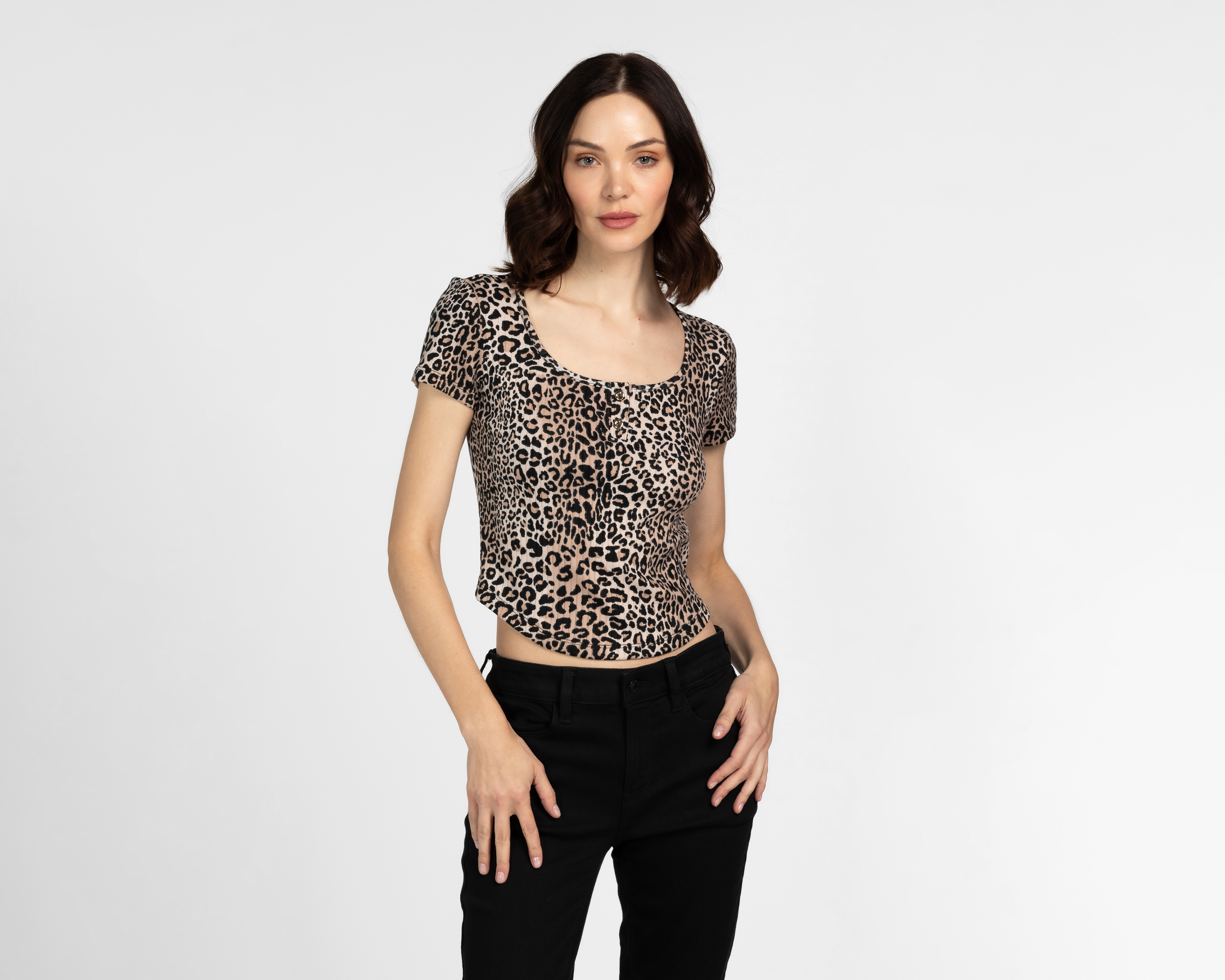 Foto 2 pulgar | Foto 1 | Blusa Bebe Manga Corta para Mujer