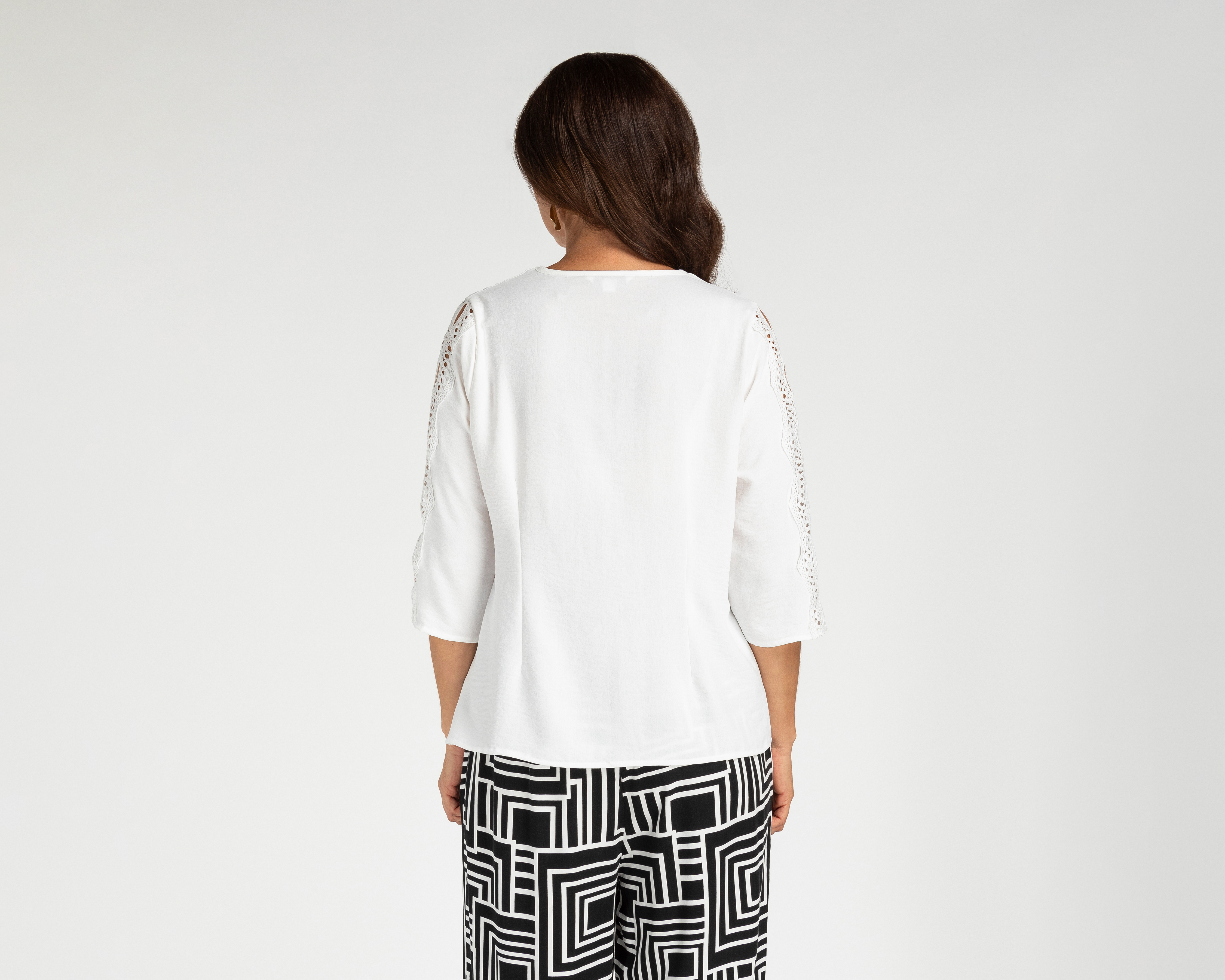 Foto 4 pulgar | Foto 3 | Blusa Lady Sun con Guipur en Mangas para Mujer