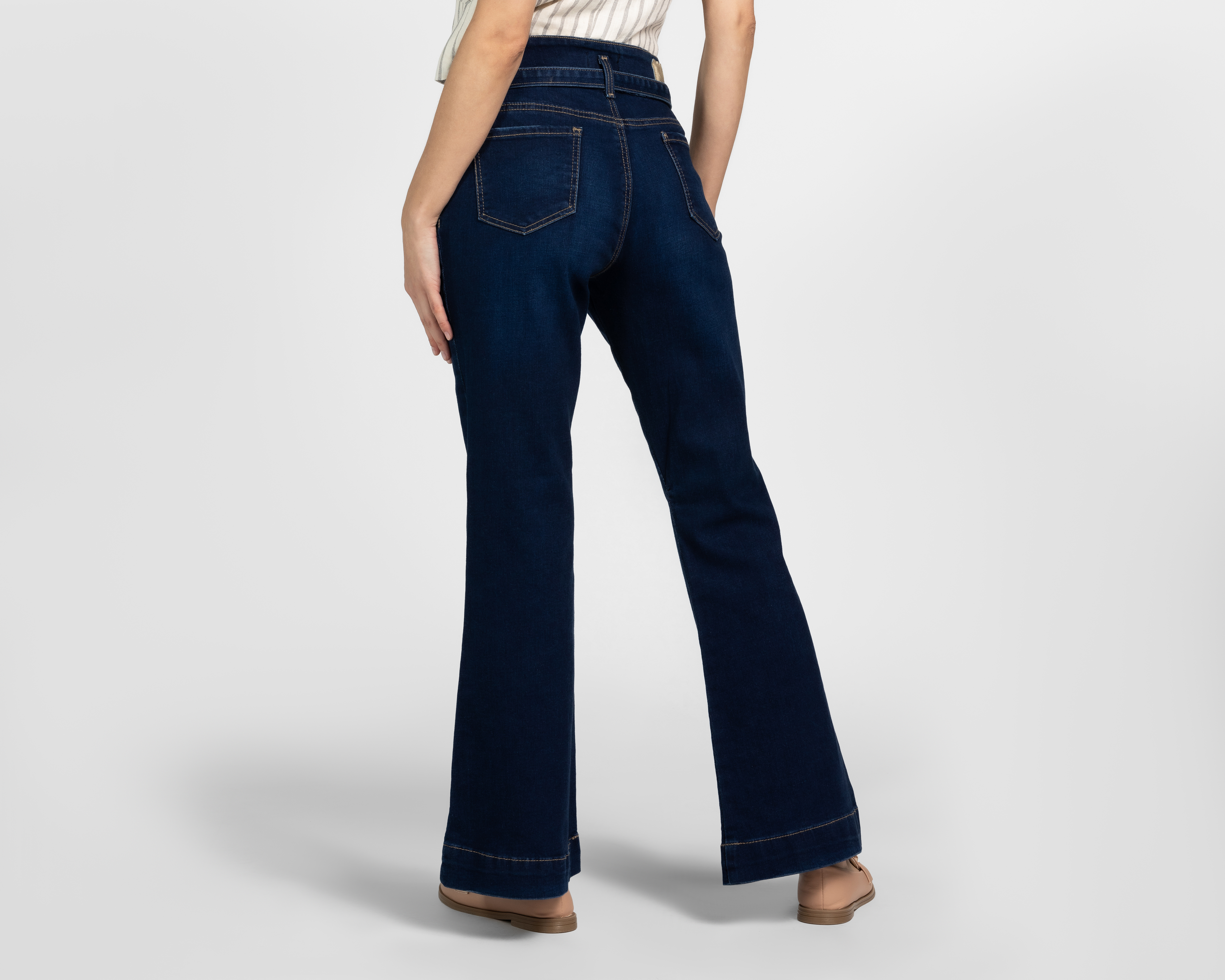 Foto 4 pulgar | Foto 3 | Jeans Flare Jennifer Lopez para Mujer