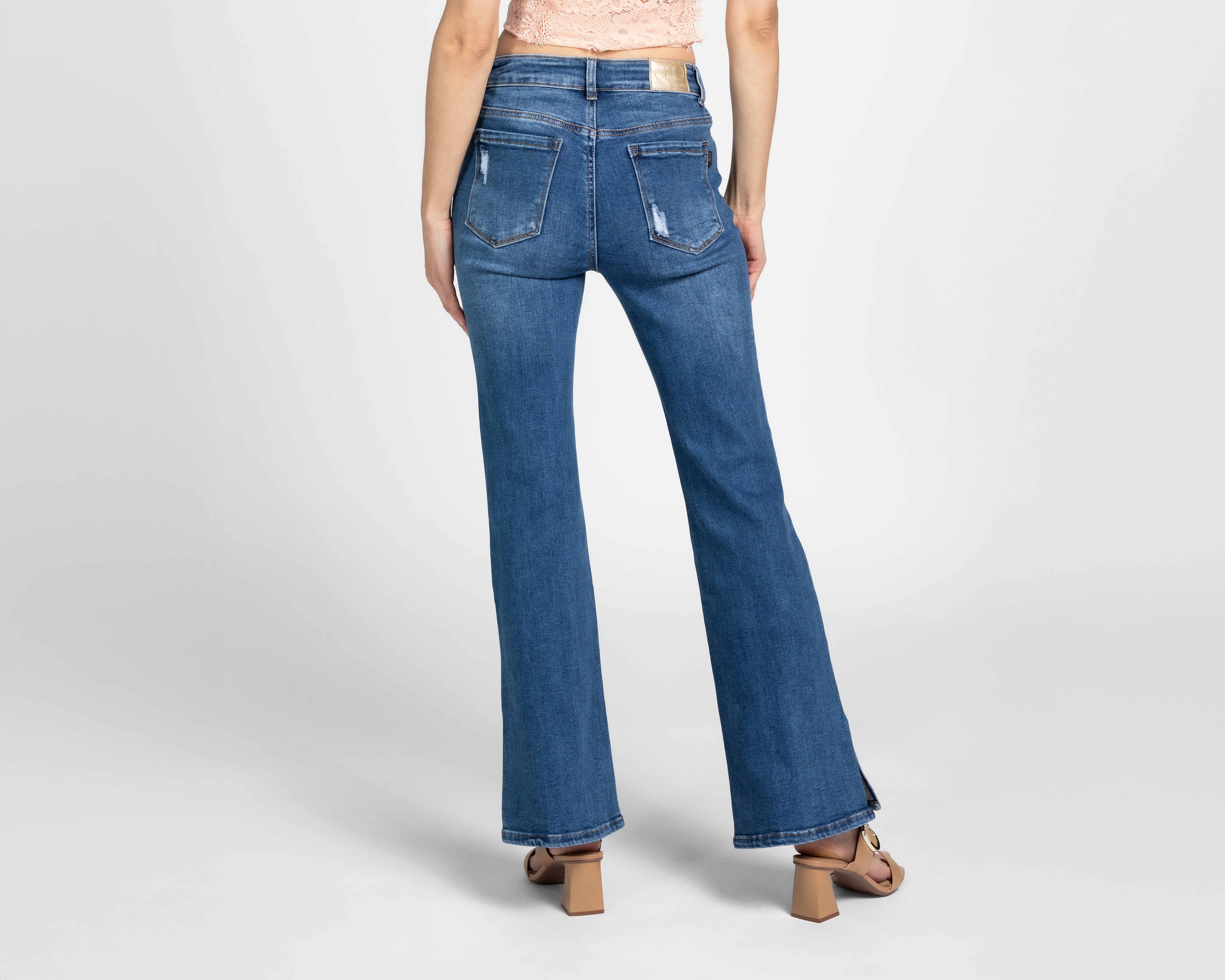 Foto 4 pulgar | Foto 3 | Jeans Flare Jennifer Lopez para Mujer