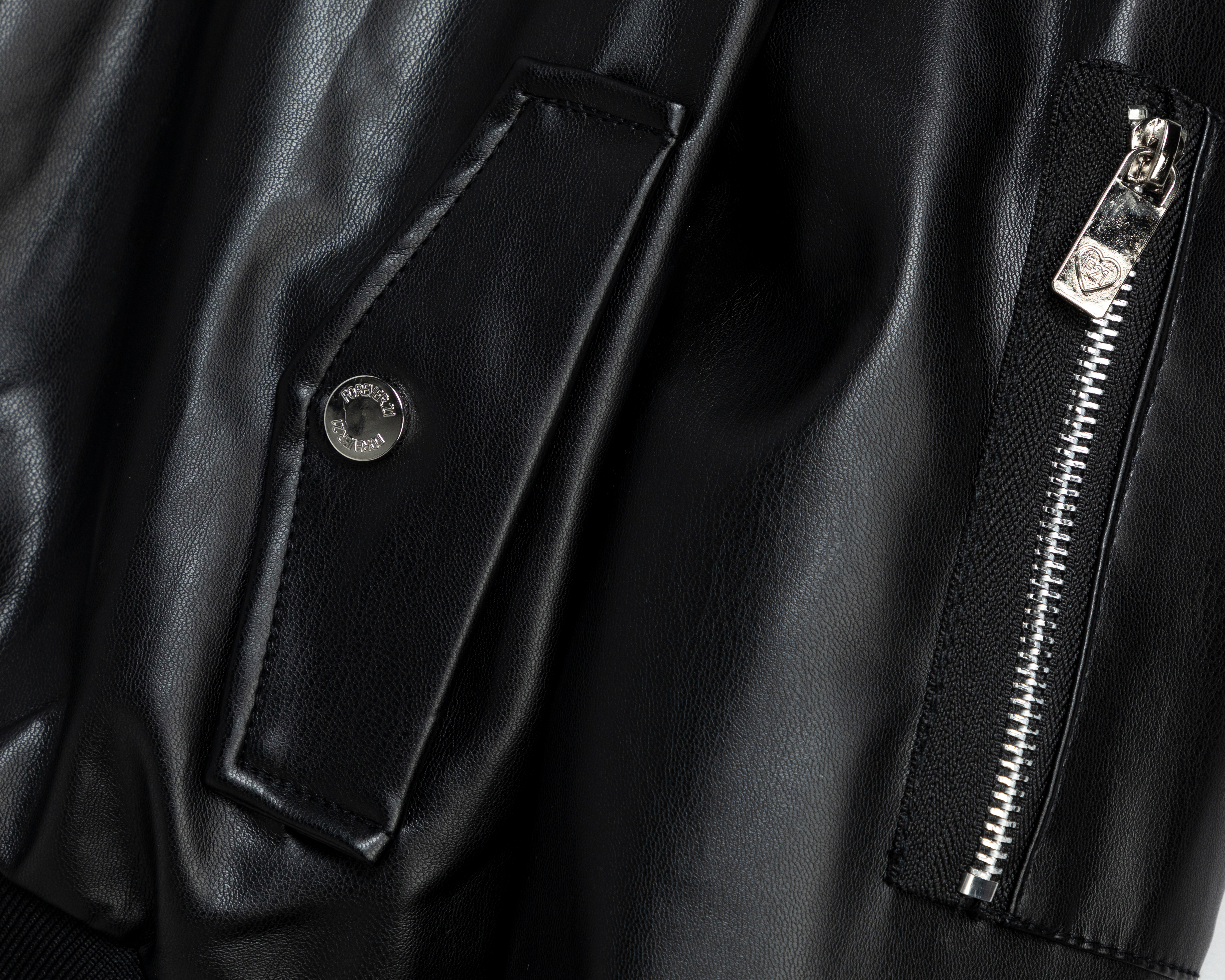 Foto 4 pulgar | Foto 3 | Chamarra Negra Forever 21 para Mujer