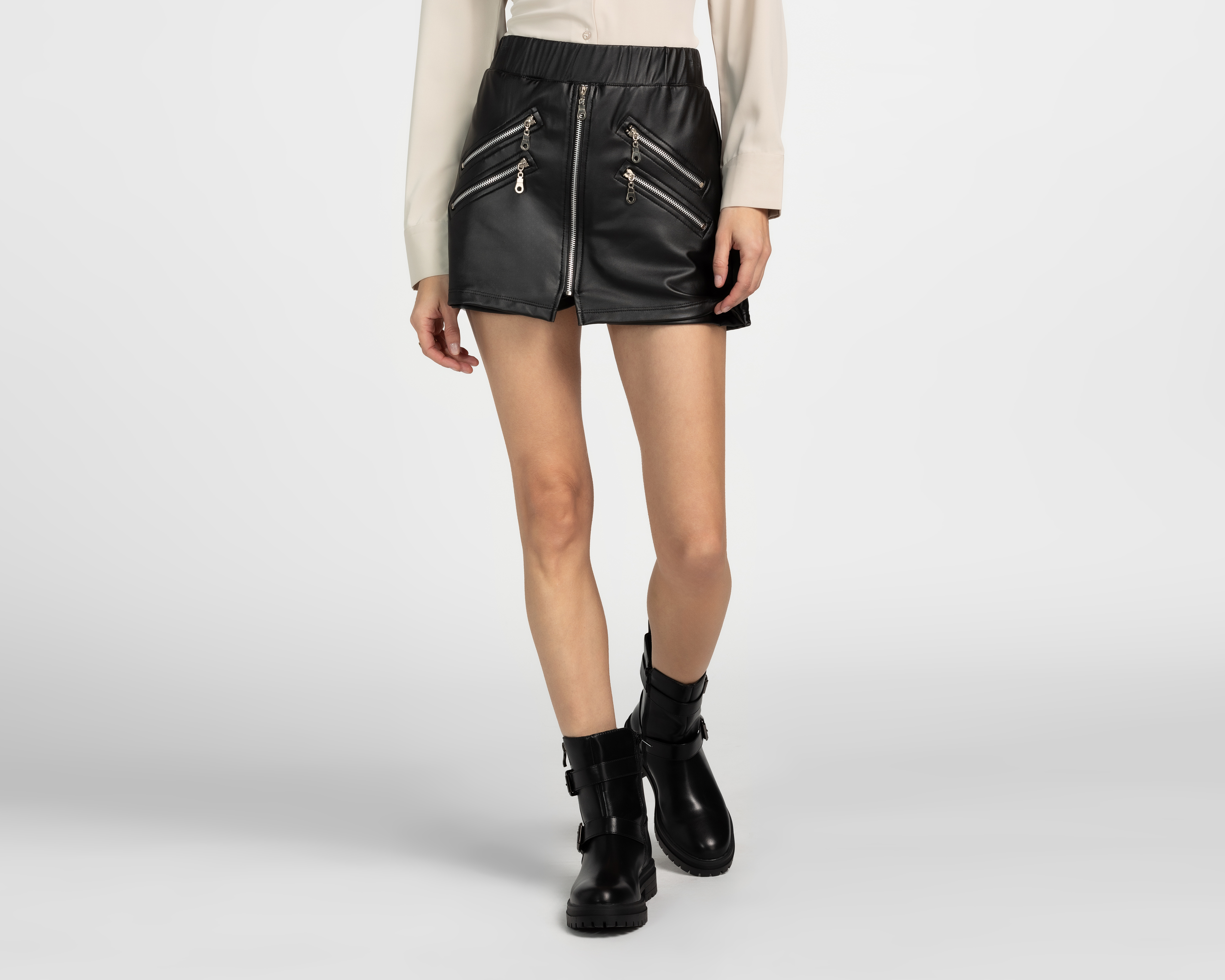 Short Falda Boy London Tipo Cuero