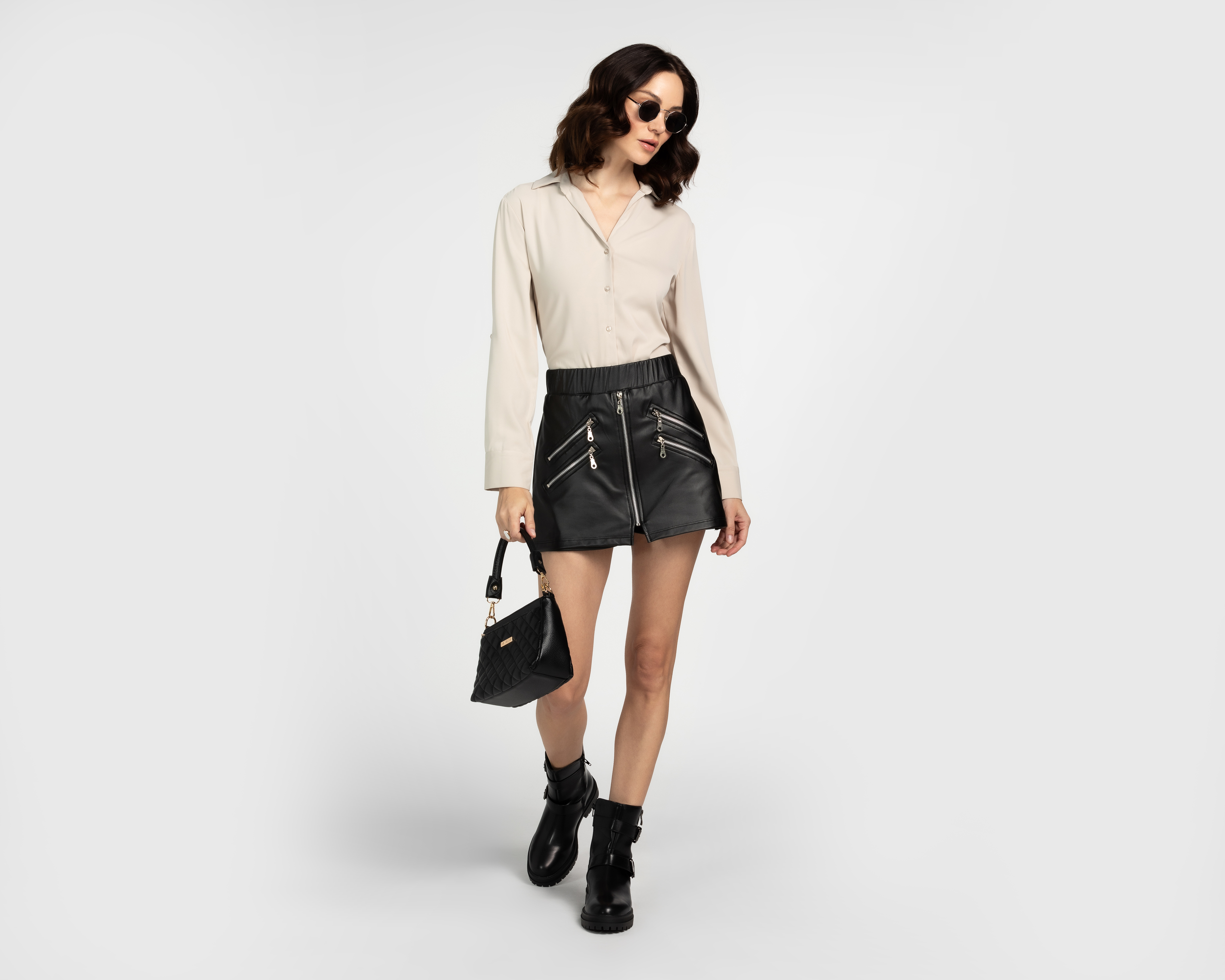 Foto 3 pulgar | Foto 2 | Short Falda Boy London Tipo Cuero