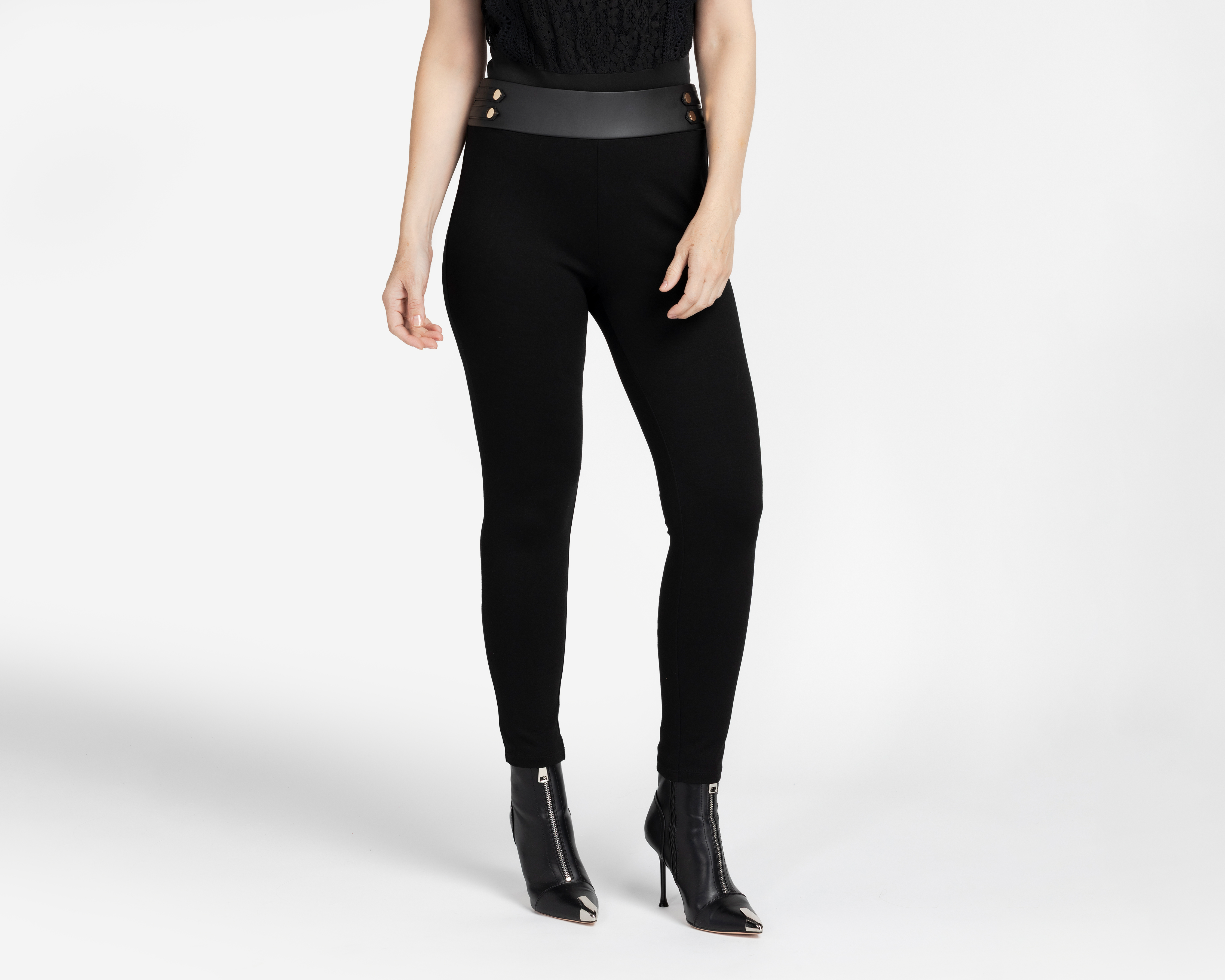 Foto 2 pulgar | Foto 1 | Leggings Negros Sahara para Mujer