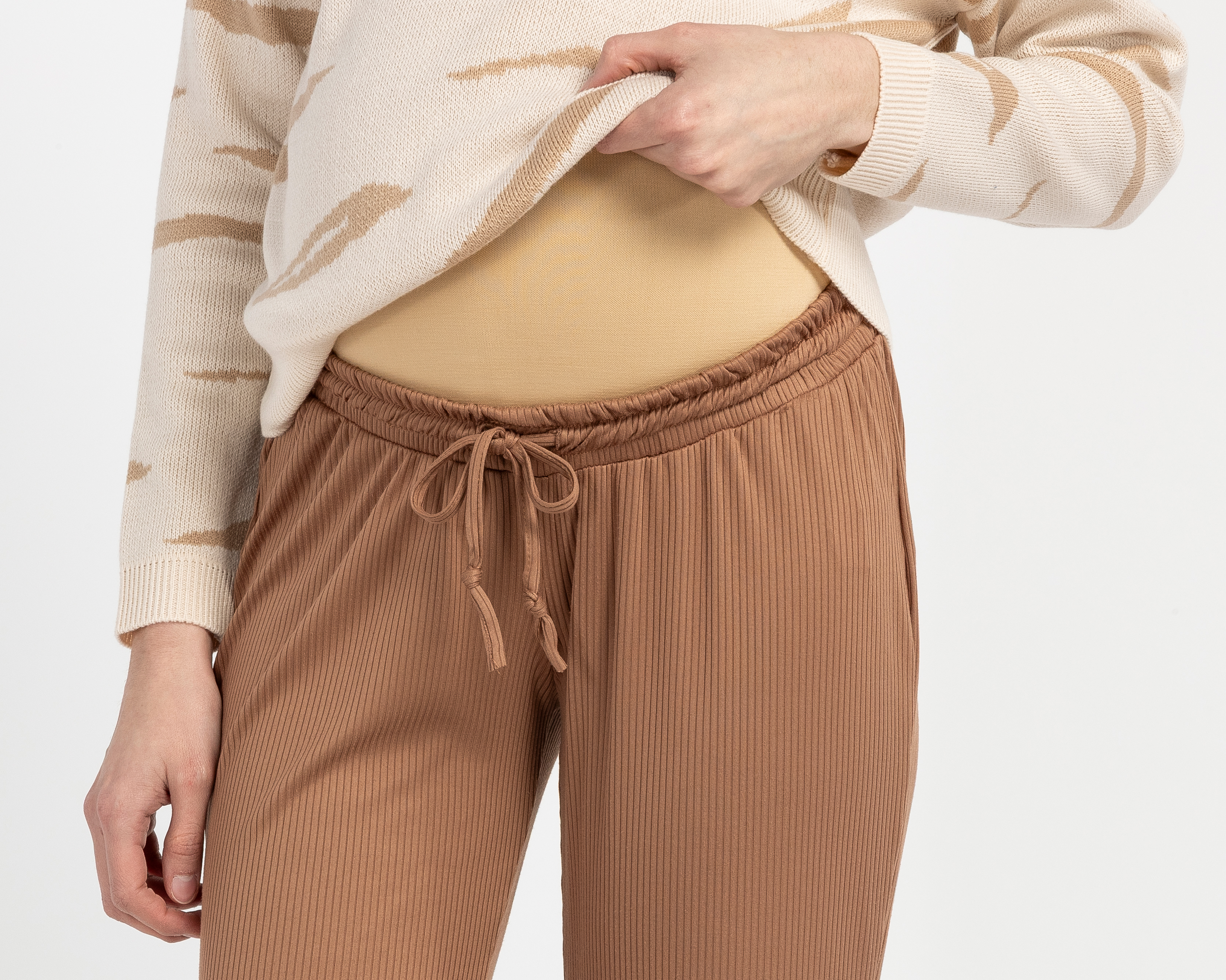 Foto 5 pulgar | Foto 4 | Pantalón de Maternidad Mamá Bella Acanalado