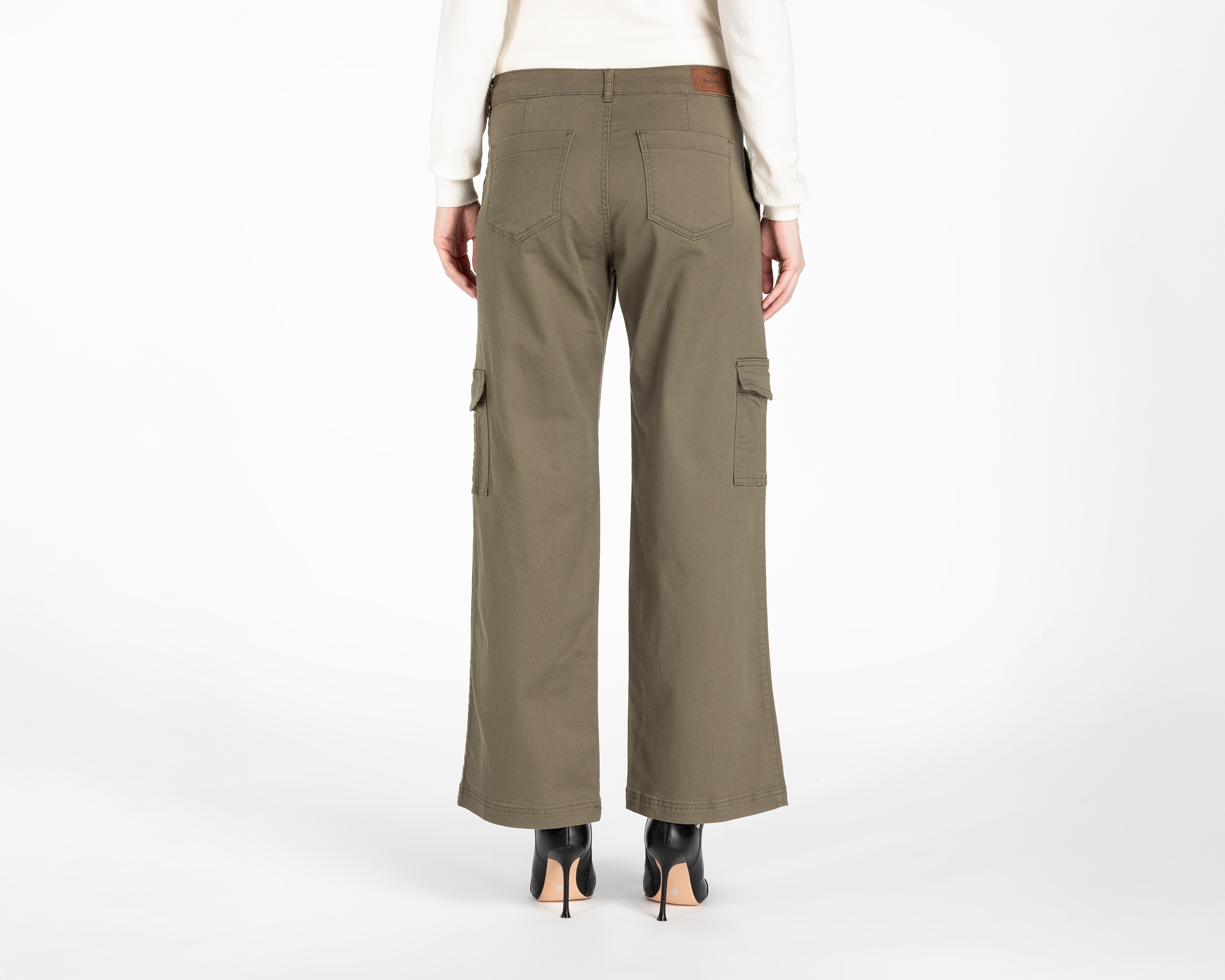 Foto 4 pulgar | Foto 3 | Pantalón de Gabardina Boy London Verde para Mujer