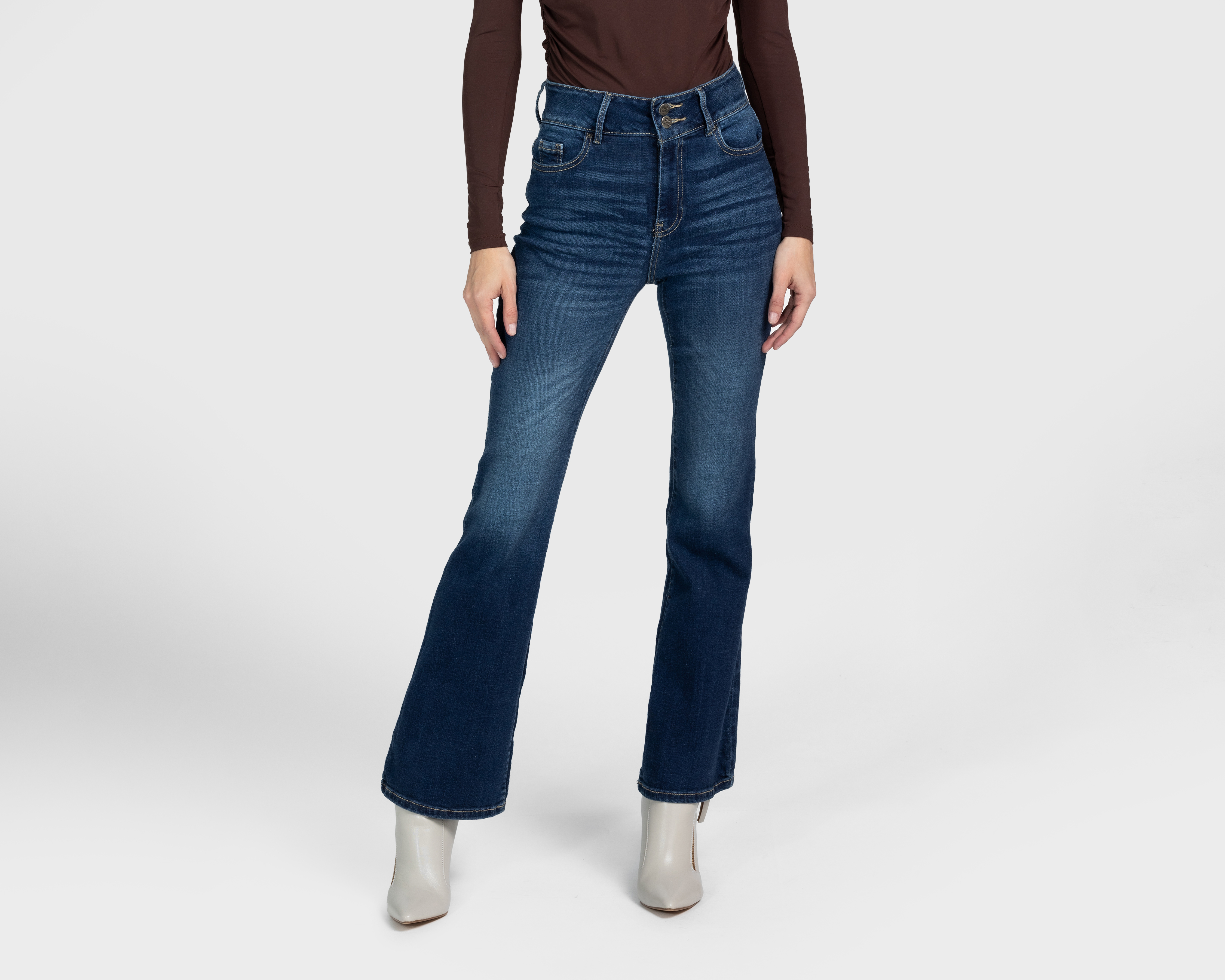 Foto 2 pulgar | Foto 1 | Jeans Flare Boy London para Mujer