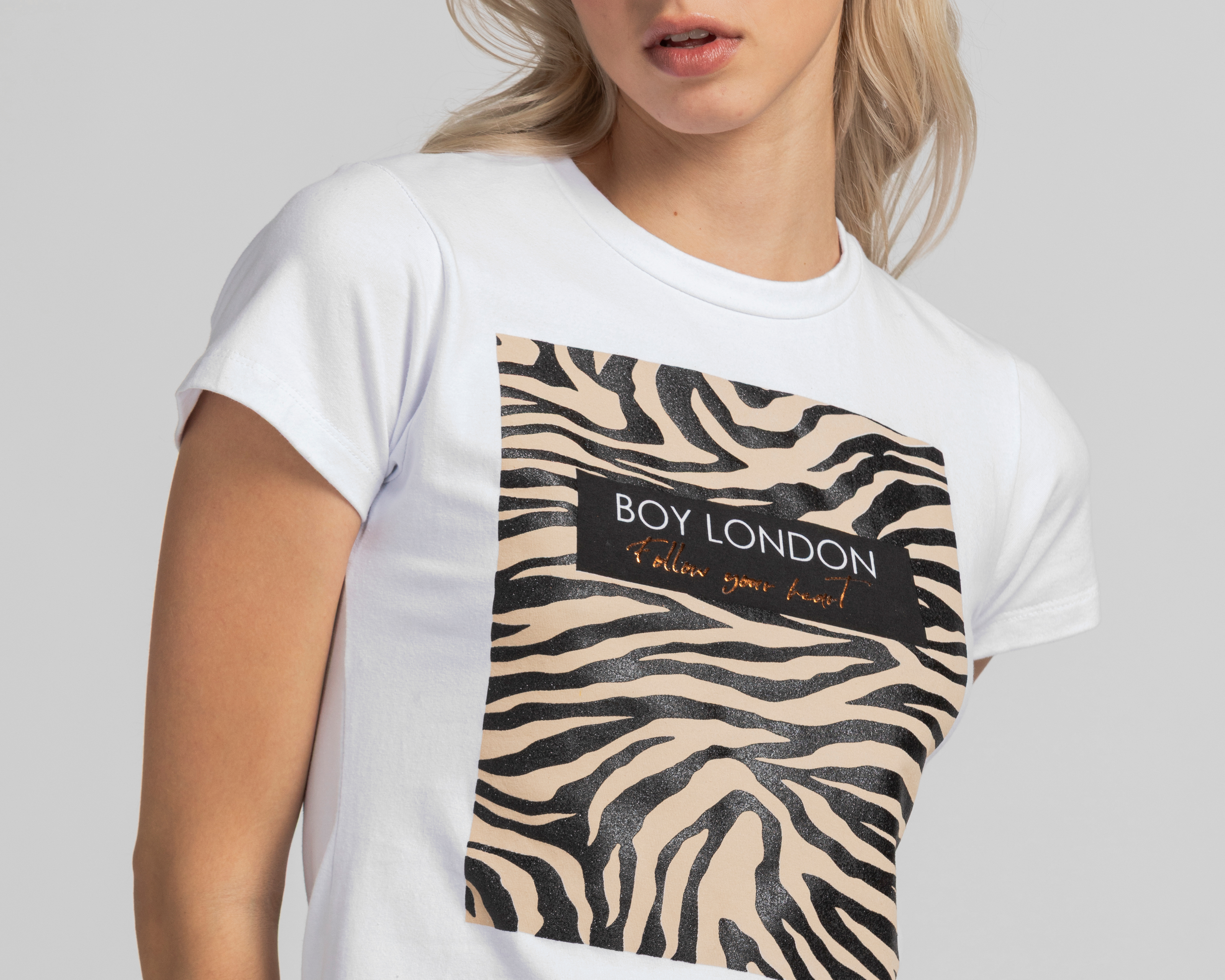 Foto 5 pulgar | Foto 4 | Playera Boy London Blanca para Mujer