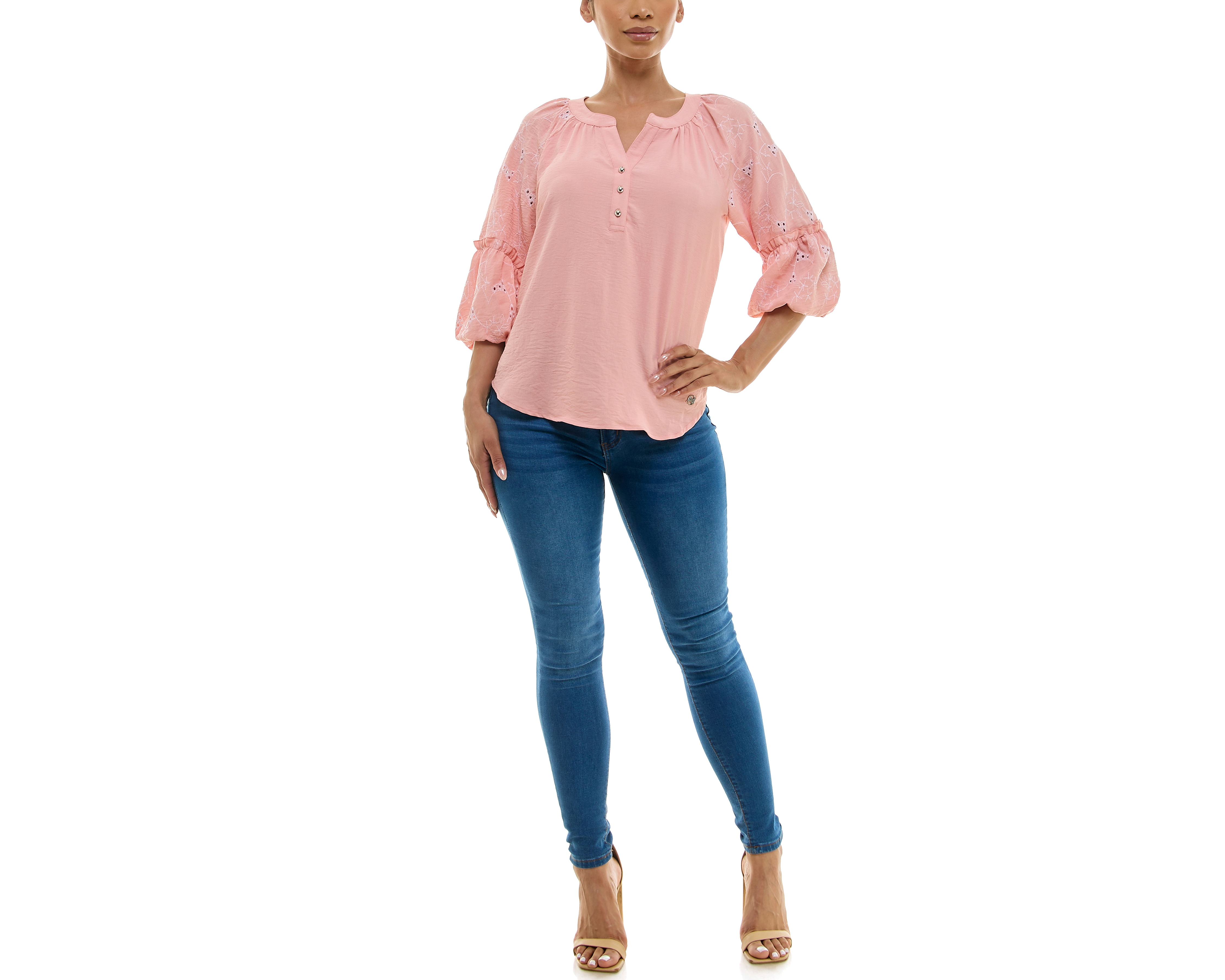 Foto 2 pulgar | Foto 1 | Blusa Adrienne Vittadini con Botones y Corte Láser