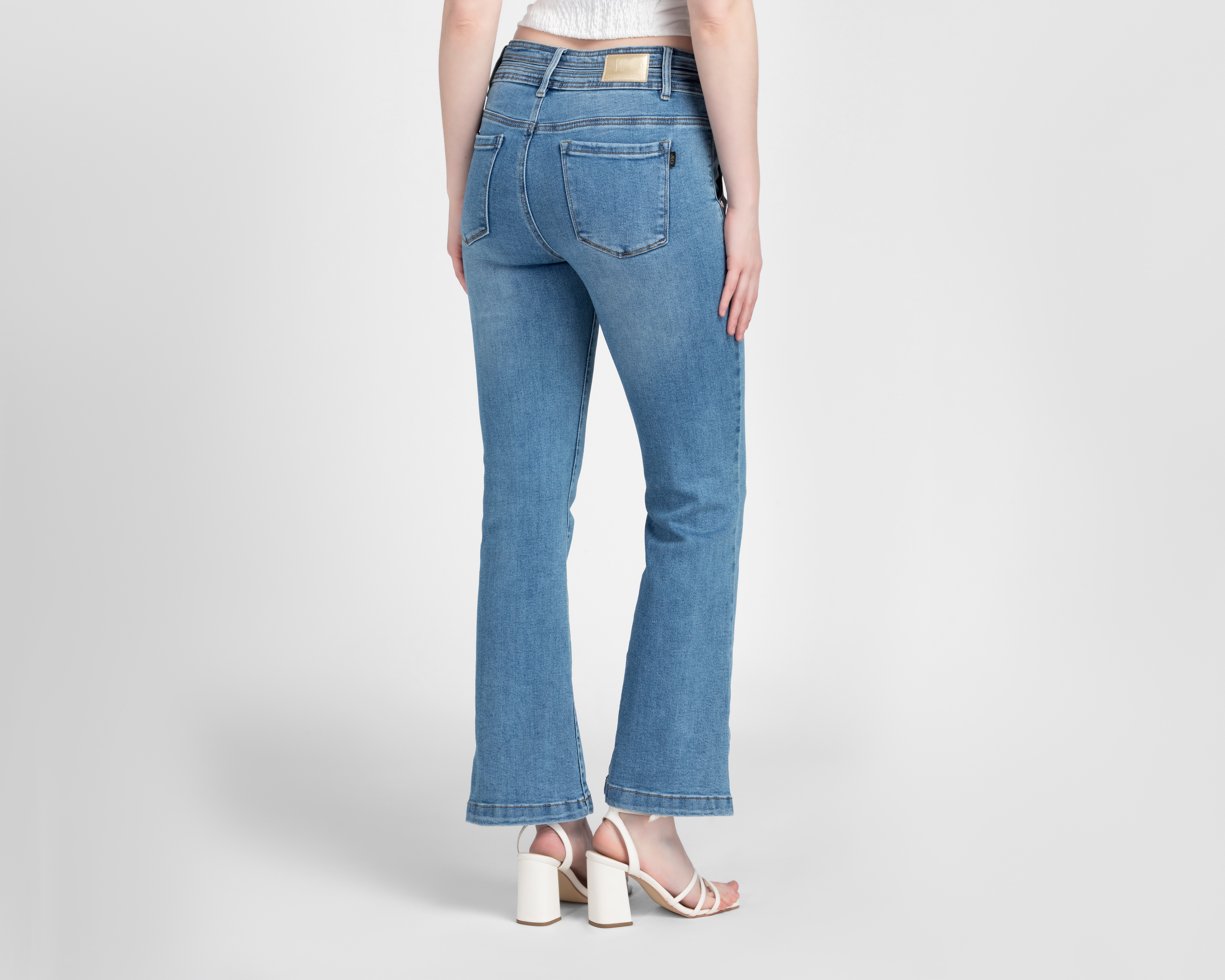 Foto 4 pulgar | Foto 3 | Jeans Flare Jennifer Lopez para Mujer