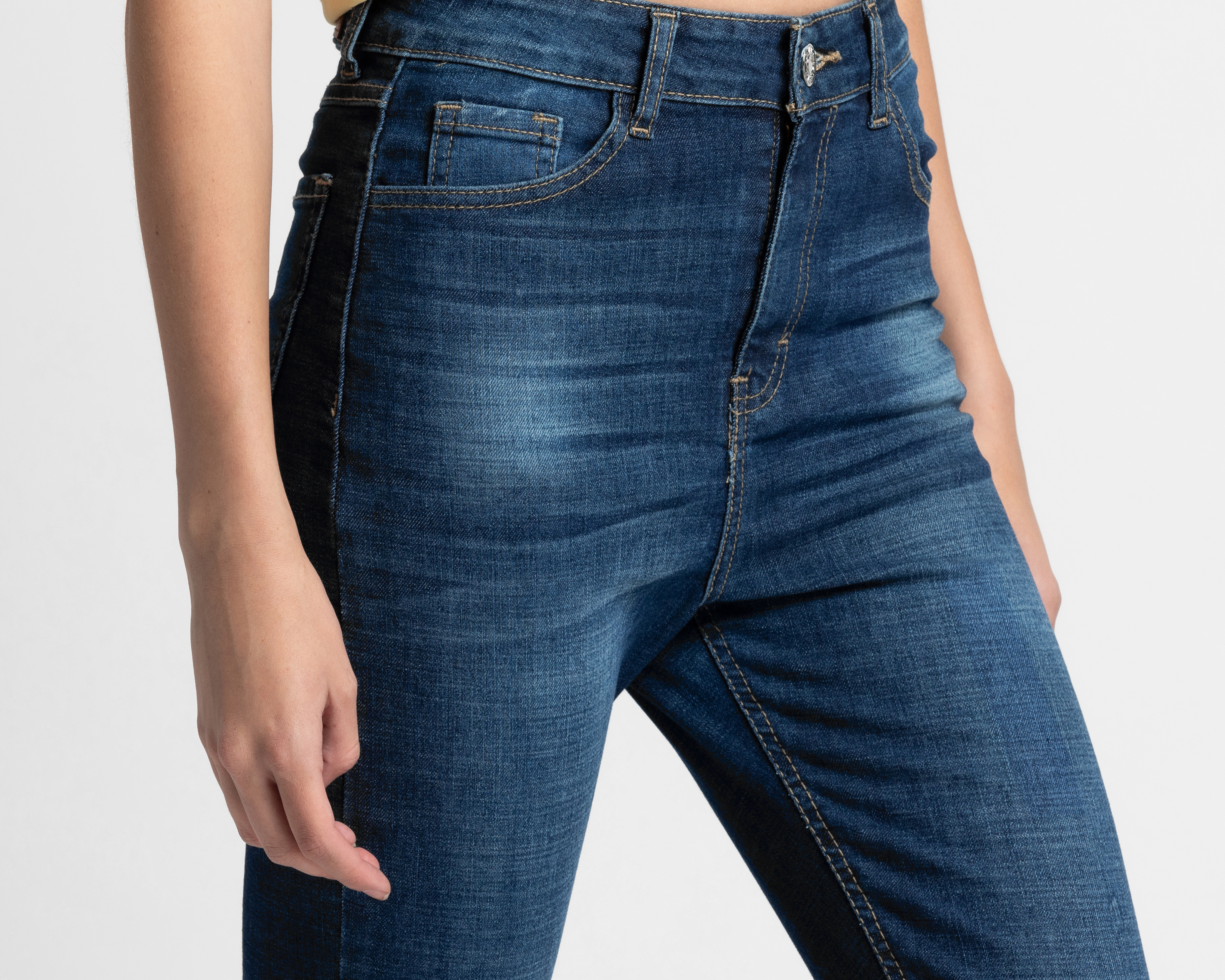 Foto 5 pulgar | Foto 4 | Jeans Skinny Refill para Mujer