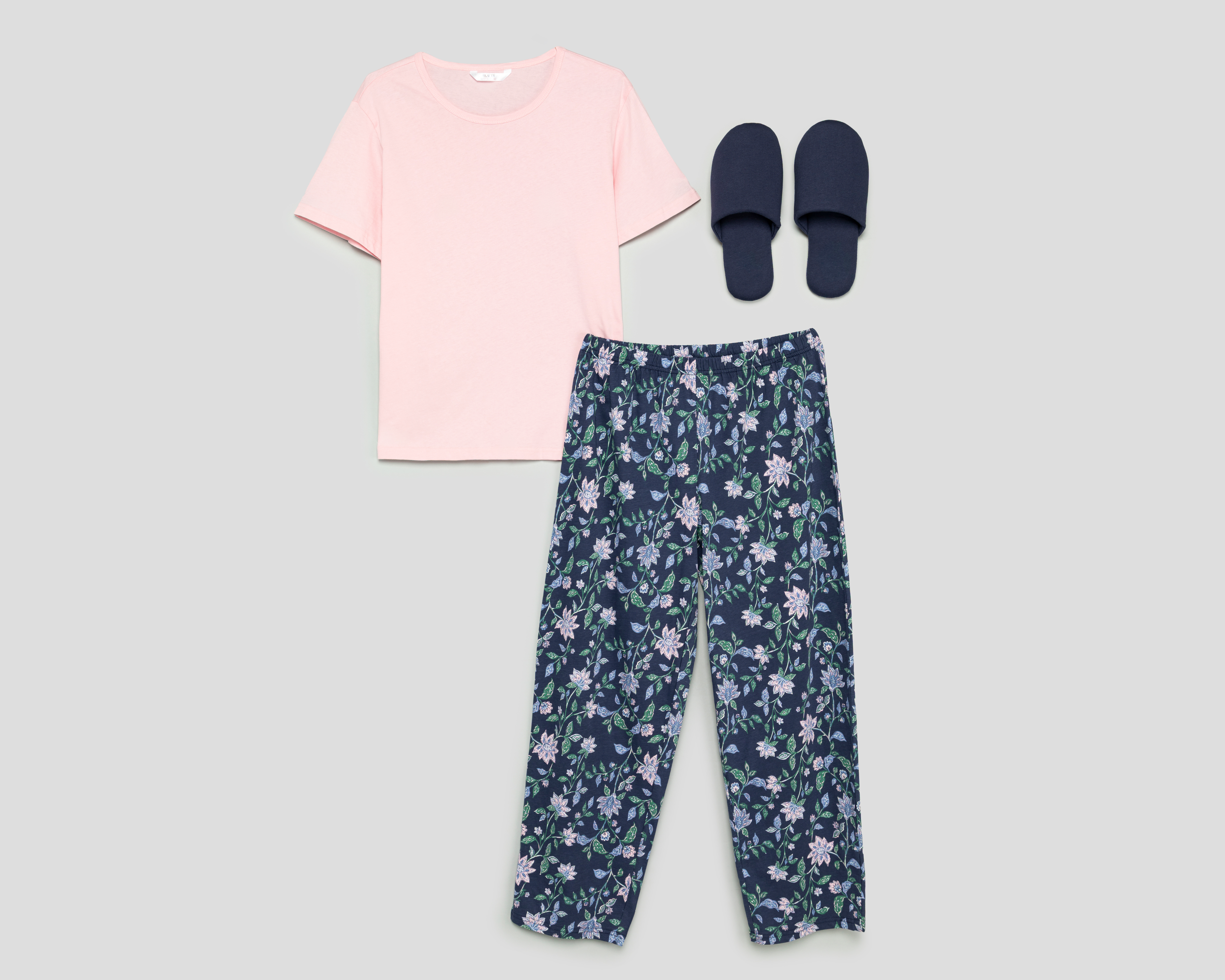 Foto 1 | Foto 1 | Pijama de Algodón Beauty Secret para Mujer con Pantuflas