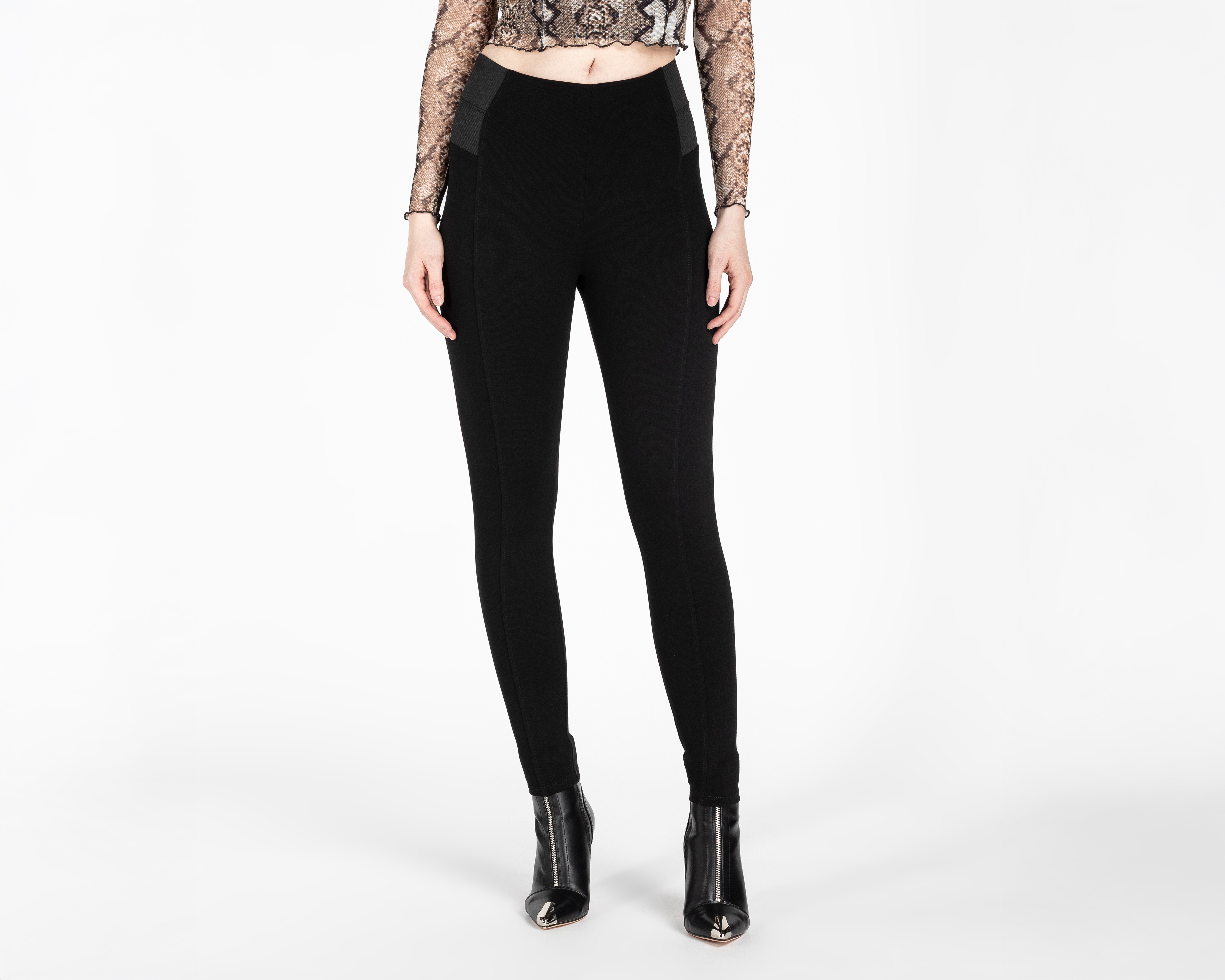 Foto 2 pulgar | Foto 1 | Leggings Negros Sahara para Mujer