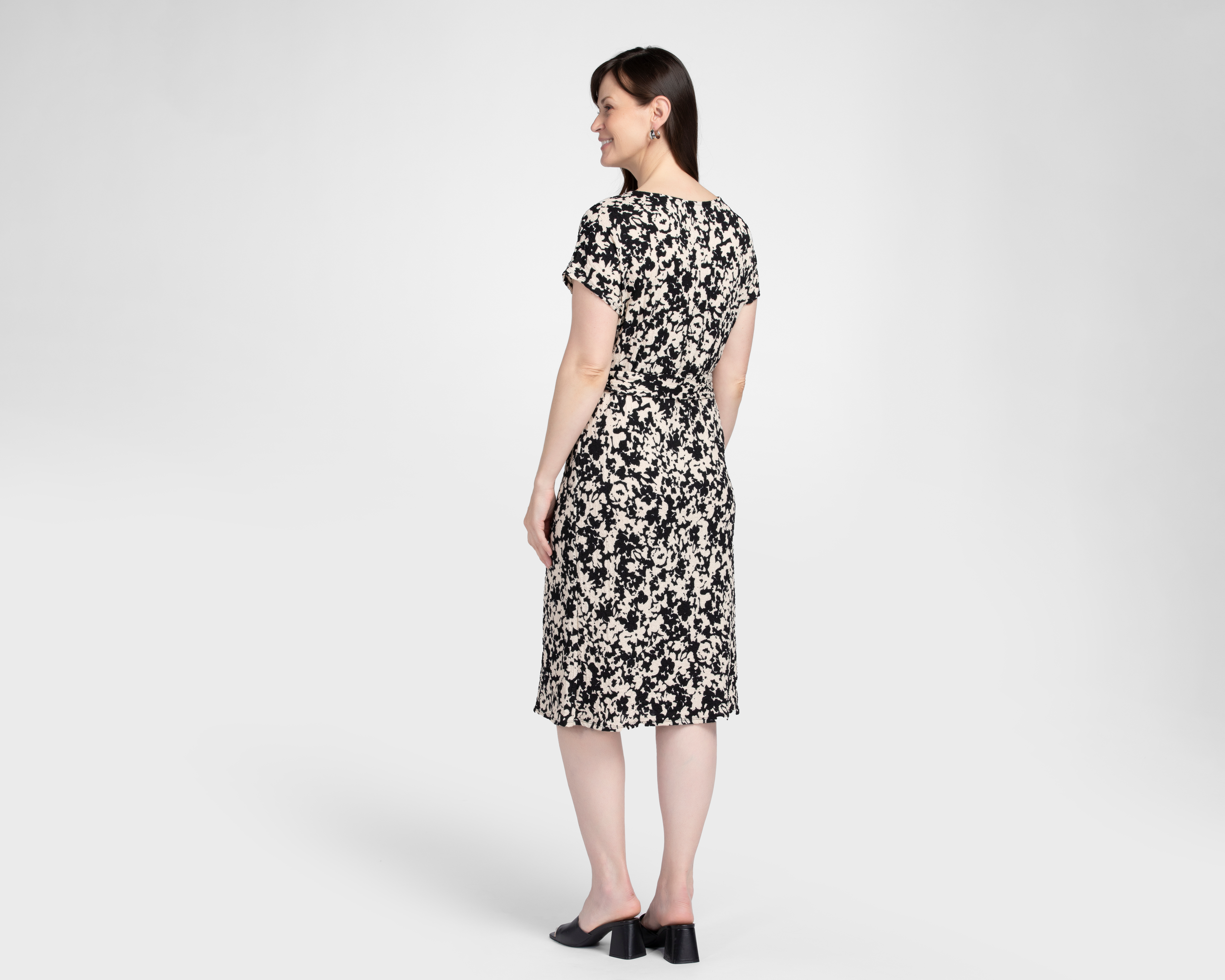 Foto 4 pulgar | Foto 3 | Vestido Casual Sahara Estampado Cuello Redondo con Cinturón