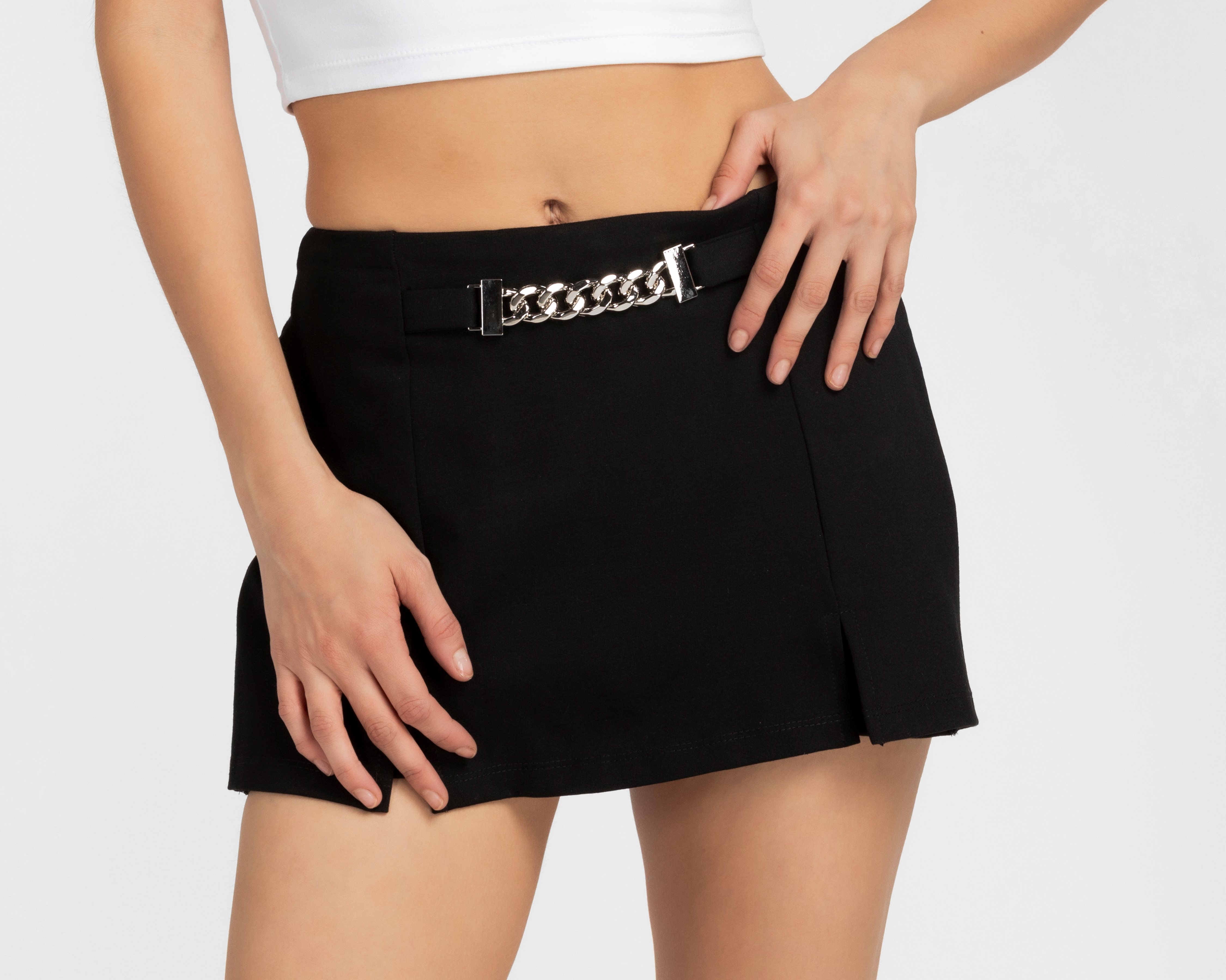 Foto 5 pulgar | Foto 4 | Short Falda Boy London Negro para Mujer