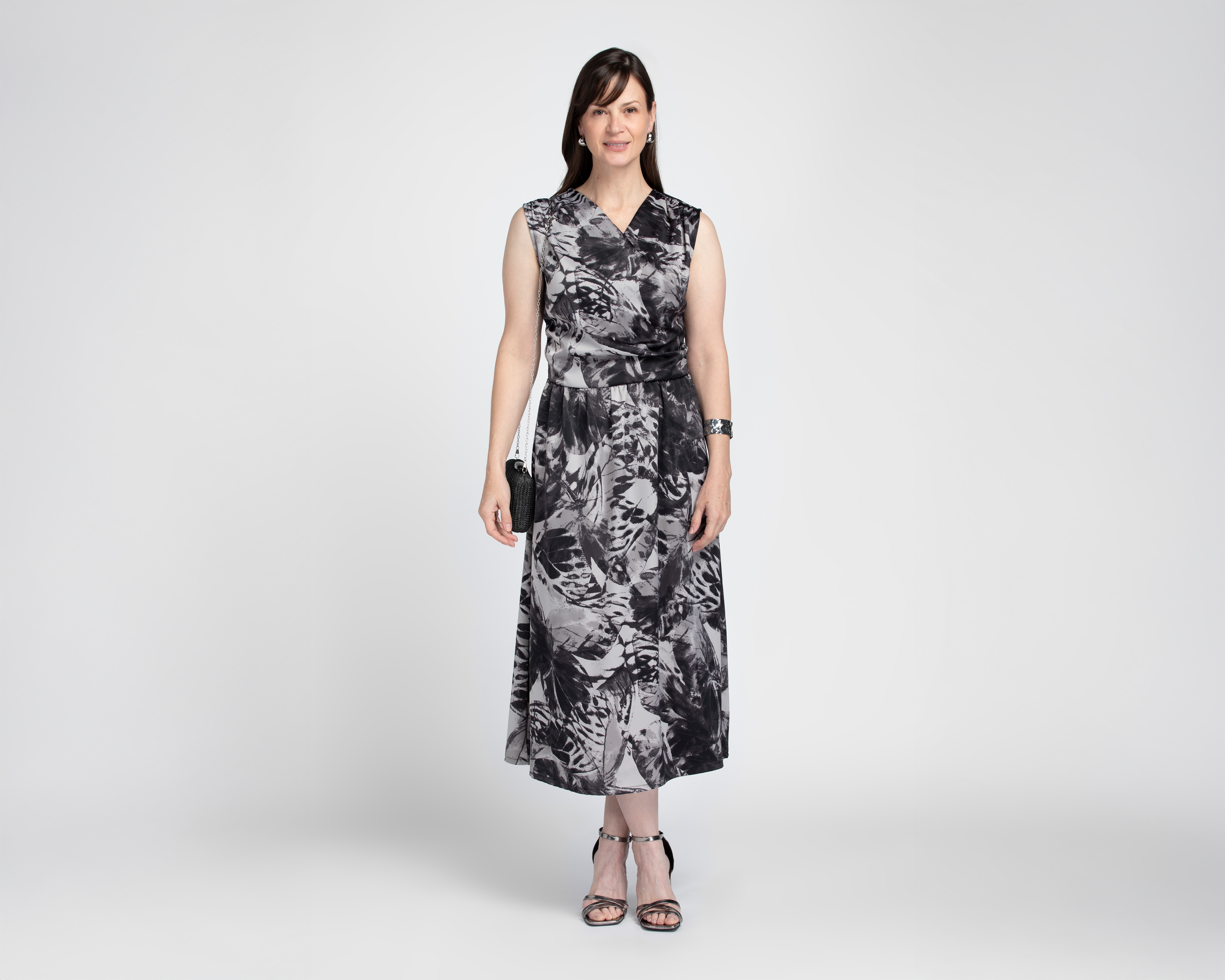 Foto 3 pulgar | Foto 2 | Vestido Formal Sahara Midi Negro con Estampado