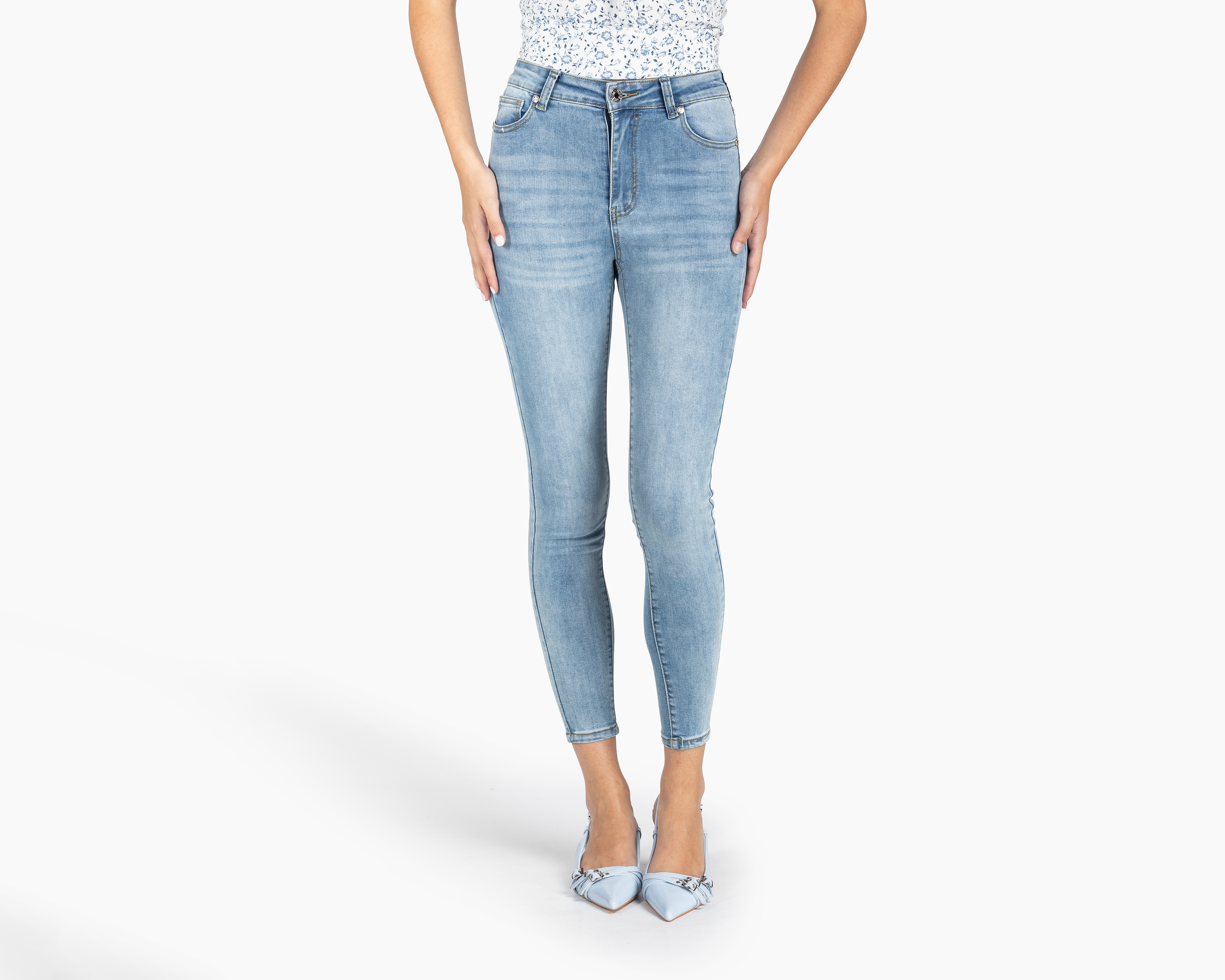 Foto 2 pulgar | Foto 1 | Jeans Skinny Refill para Mujer