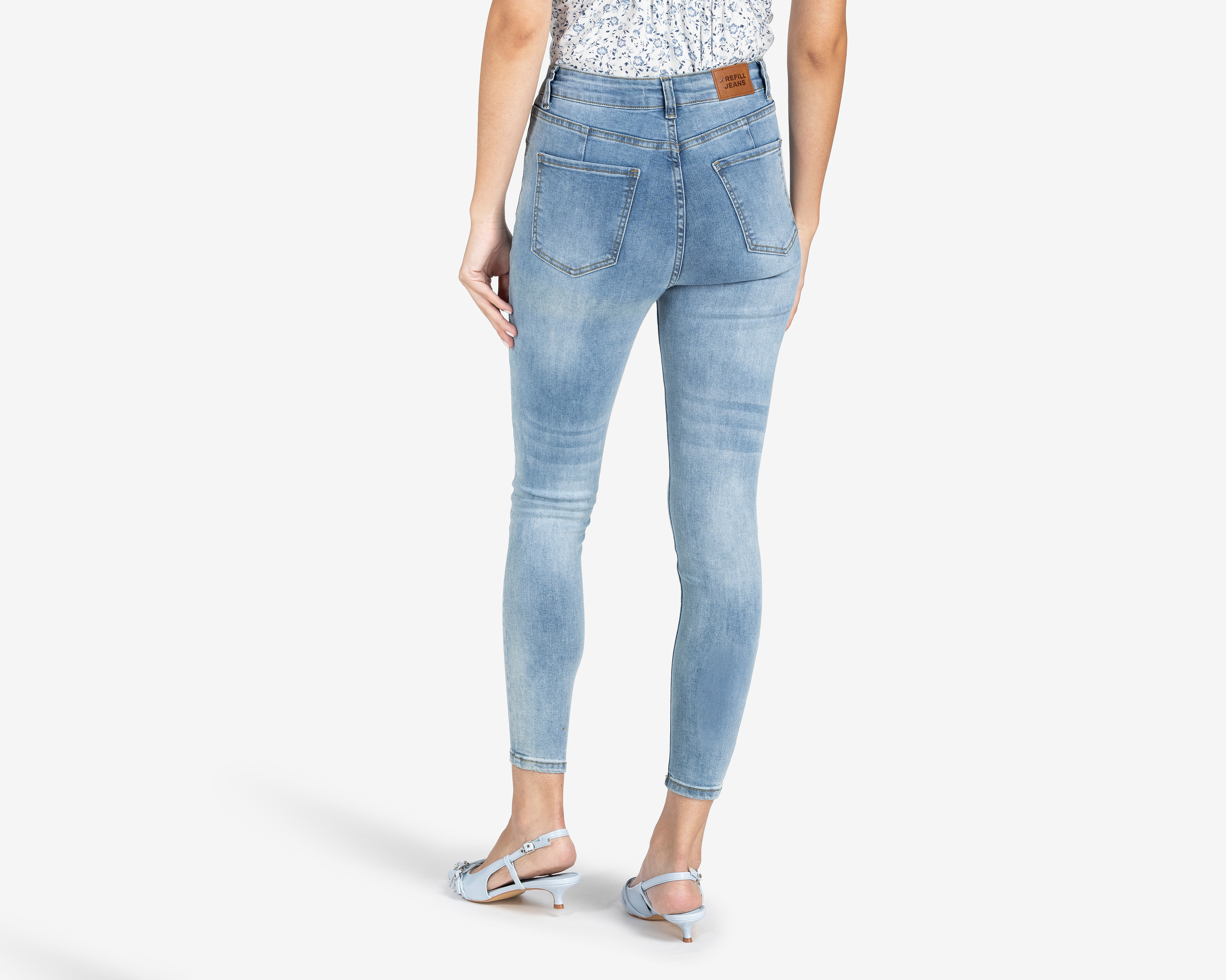 Foto 4 pulgar | Foto 3 | Jeans Skinny Refill para Mujer