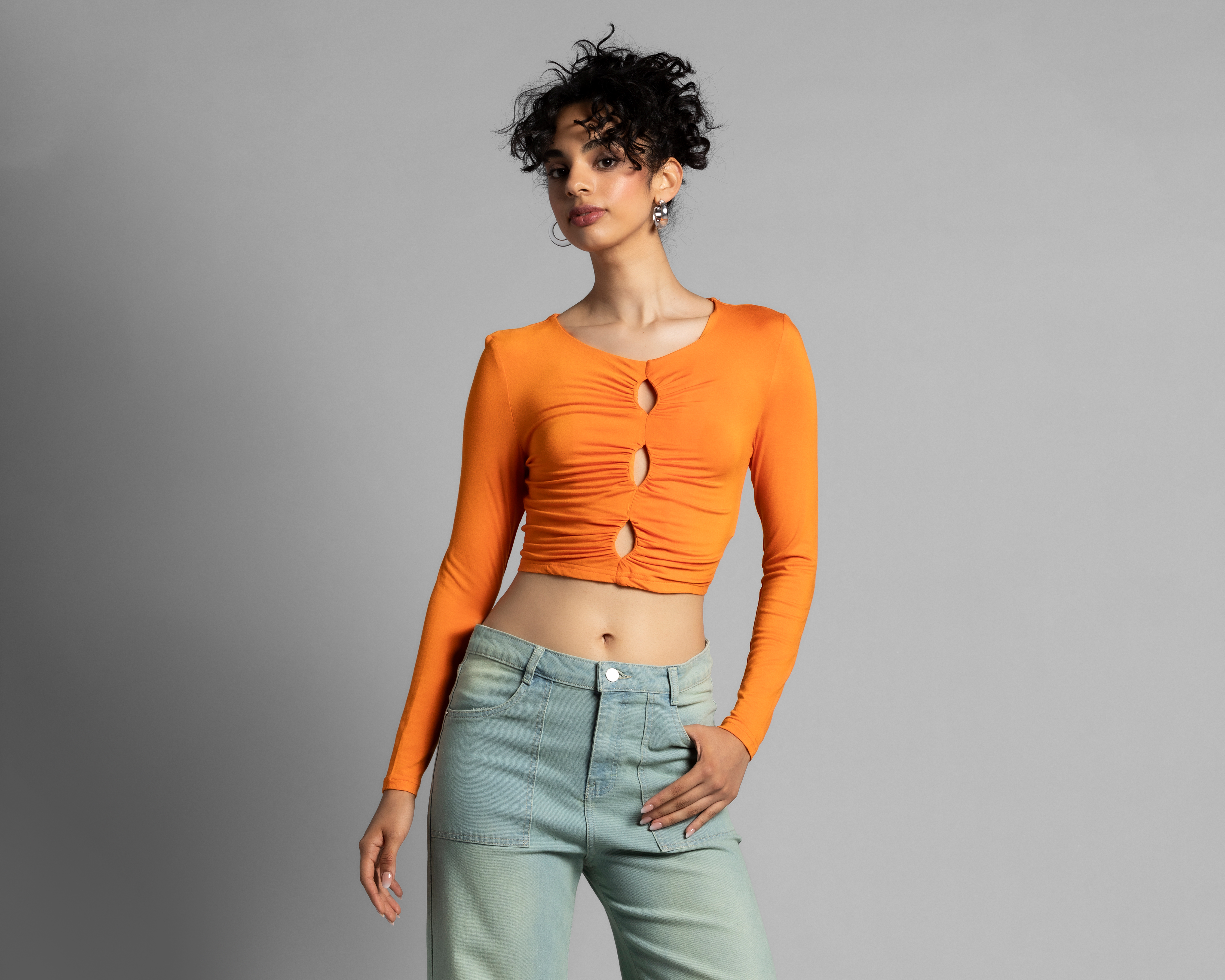 Foto 2 pulgar | Foto 1 | Playera Thinner Manga Larga con Aberturas