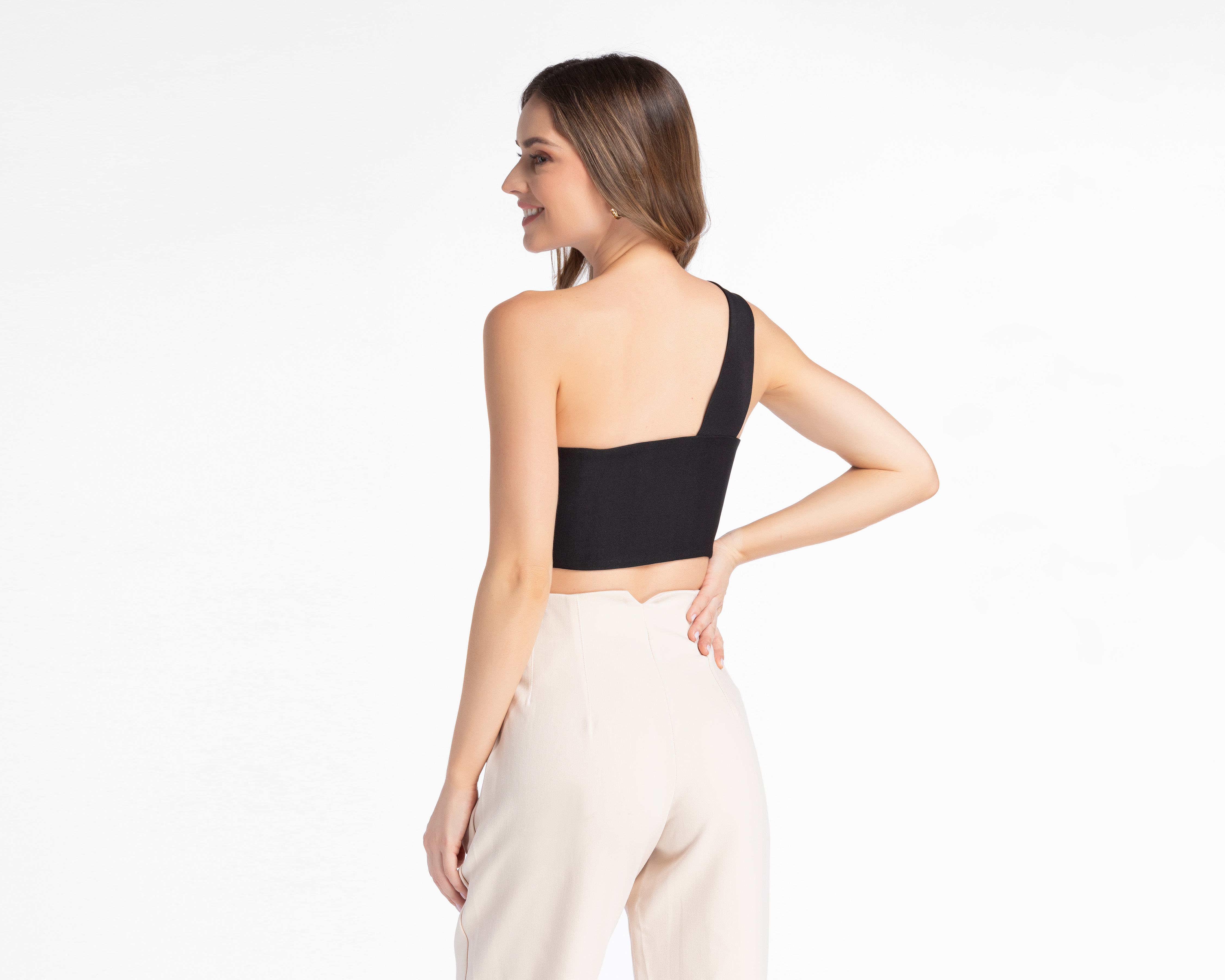 Foto 4 pulgar | Foto 3 | Crop Top Jennifer Lopez Asimétrico Negro