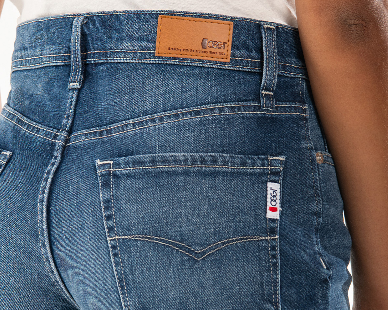 Foto 5 pulgar | Foto 4 | Short Oggi Azul para Mujer