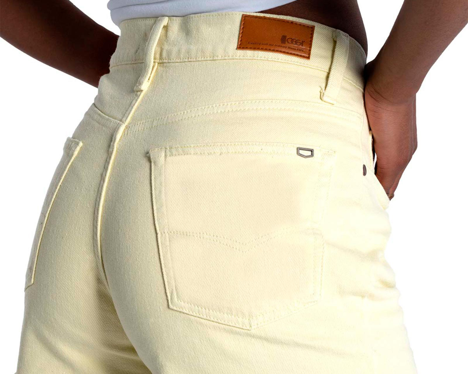 Foto 6 pulgar | Foto 5 | Short Oggi Amarillo para Mujer
