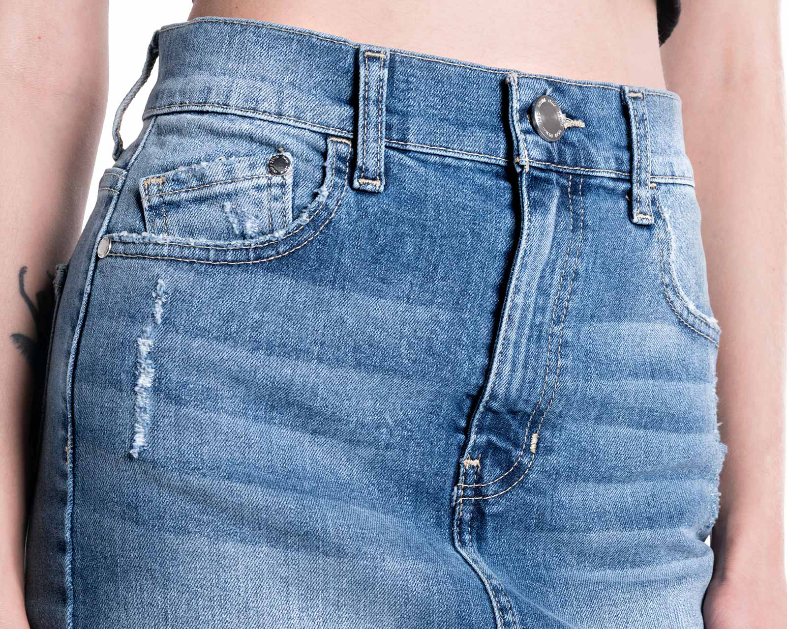 Foto 5 pulgar | Foto 4 | Falda Corta Oggi de Mezclilla para Mujer