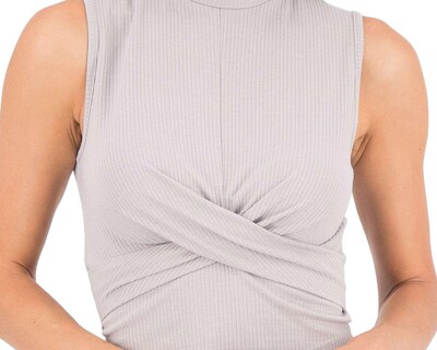 Foto 3 | Foto 3 | Playera Jennifer Lopez Gris Cuello Alto