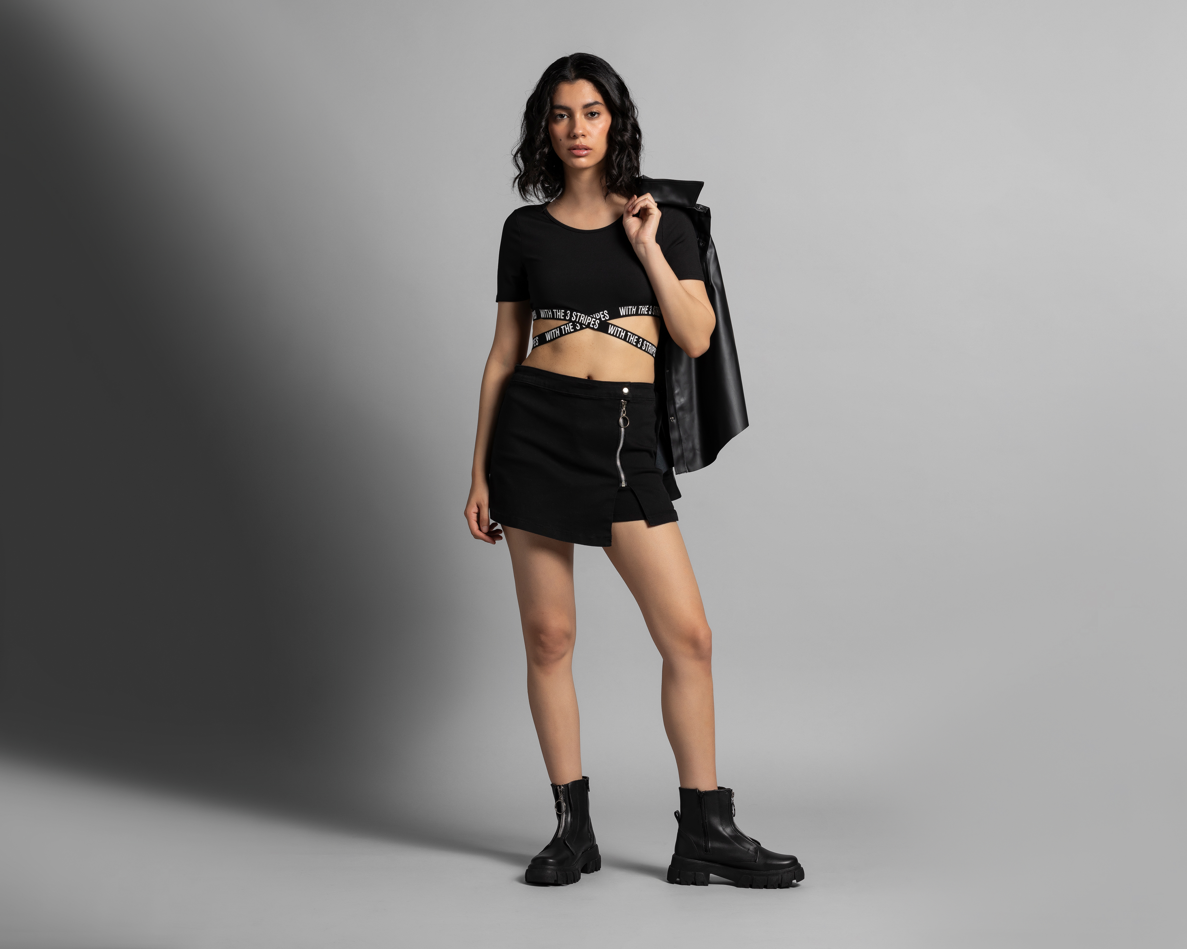 Foto 3 pulgar | Foto 2 | Crop Top Thinner Manga Corta con Cruce en Ruedo