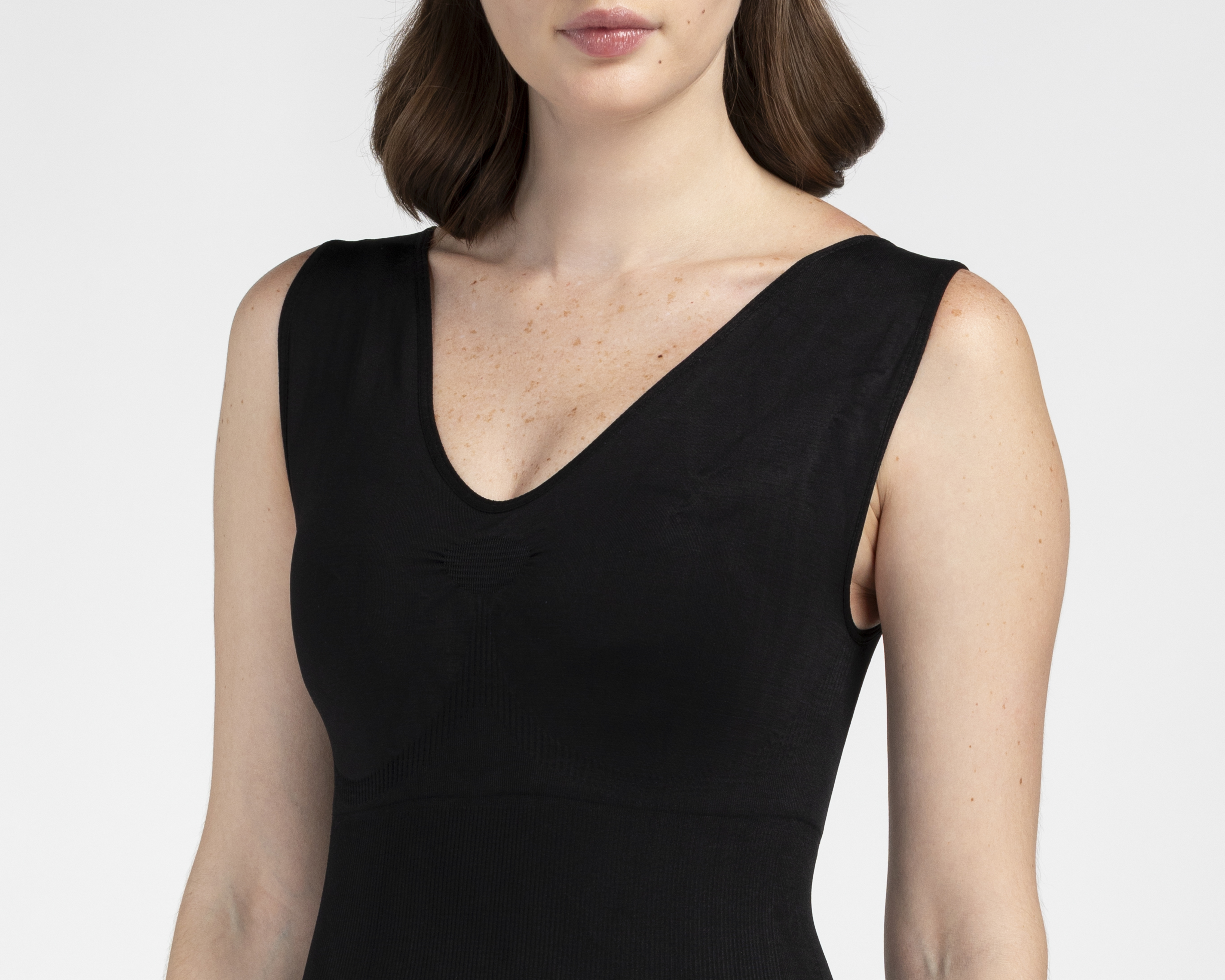 Foto 4 pulgar | Foto 3 | Camiseta Control Negra Shape & Care Baja Compresión para Mujer