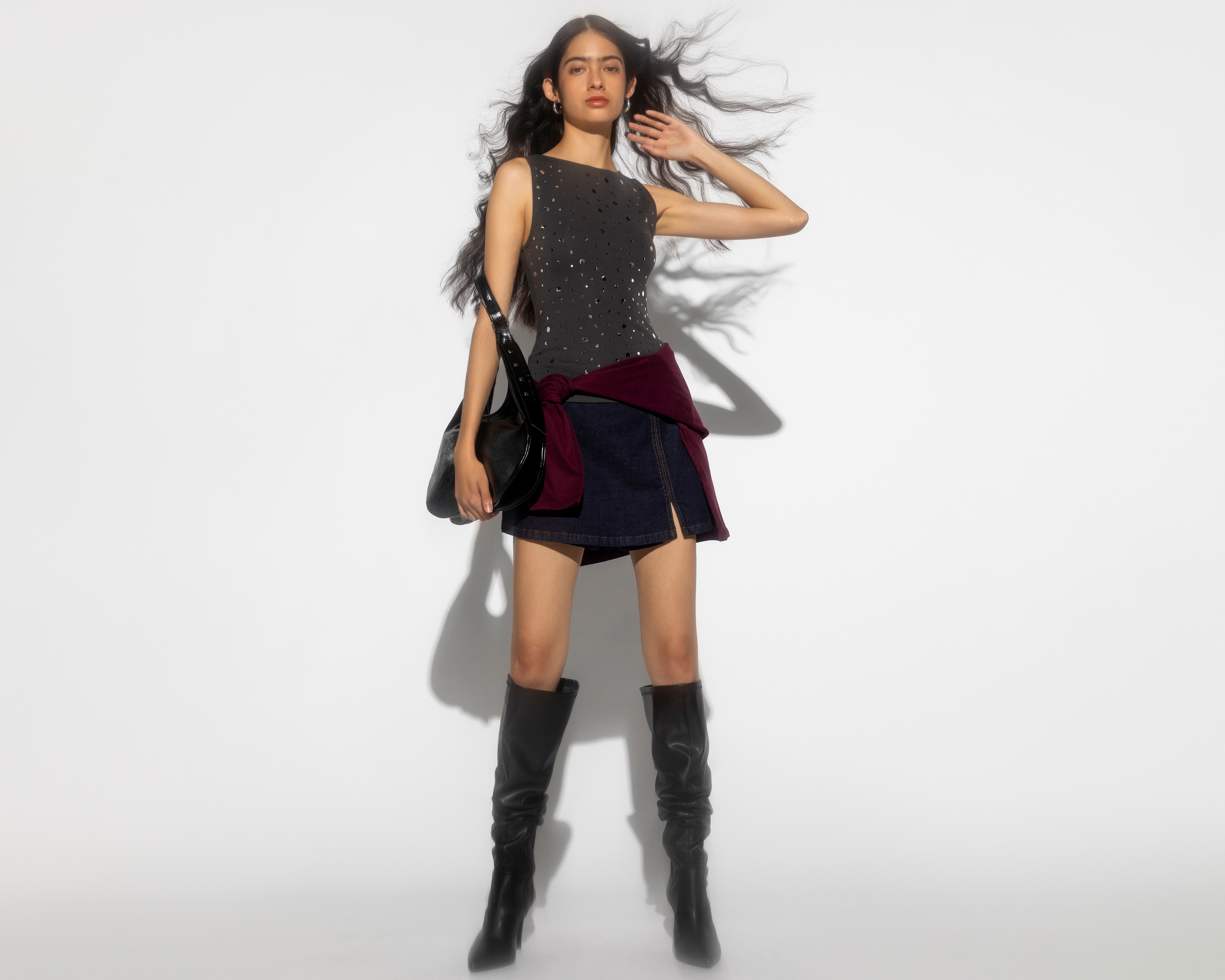 Foto 2 pulgar | Foto 1 | Playera con Aplicaciones Strona para Mujer