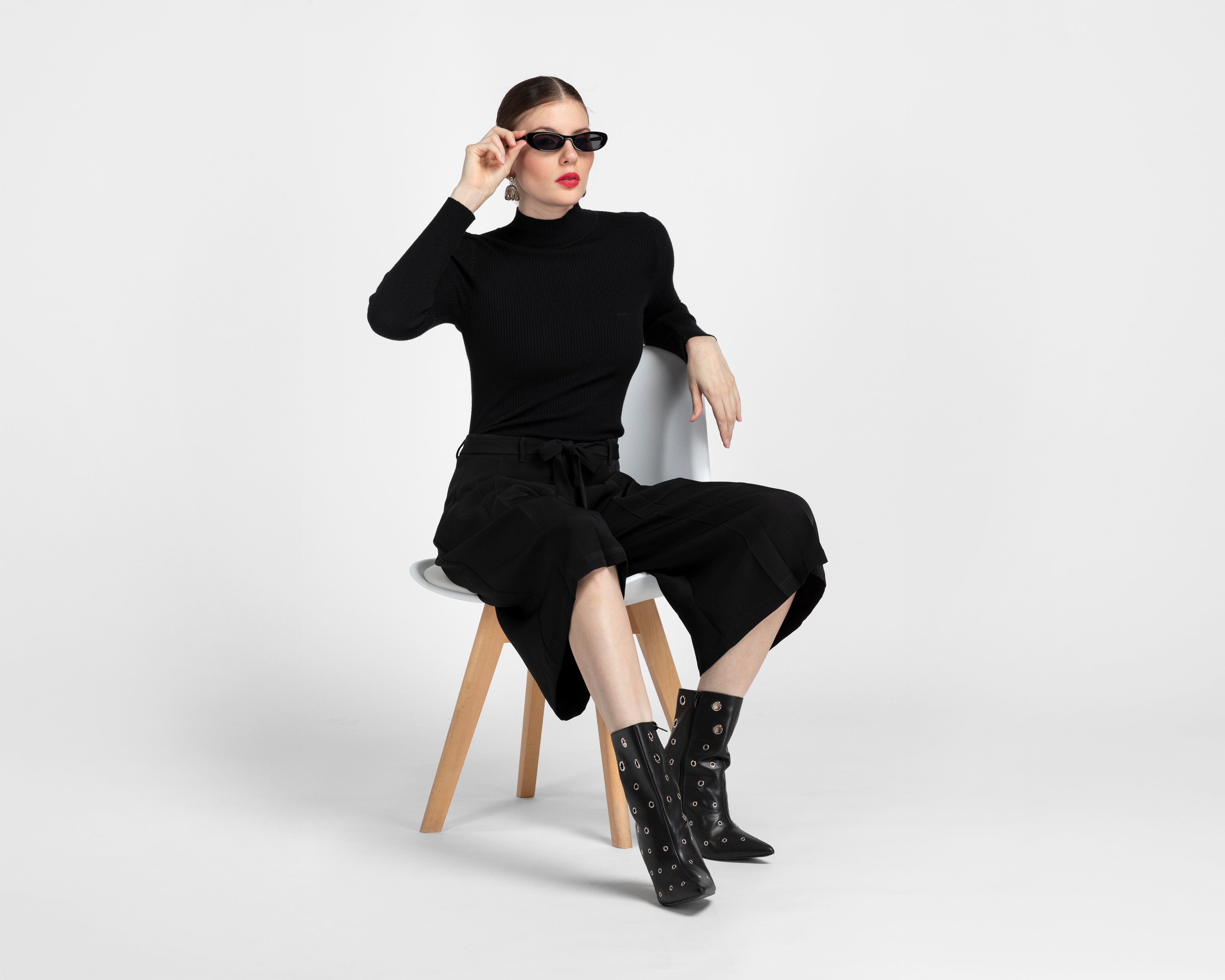 Foto 3 pulgar | Foto 2 | Bermuda Sahara Negra para Mujer