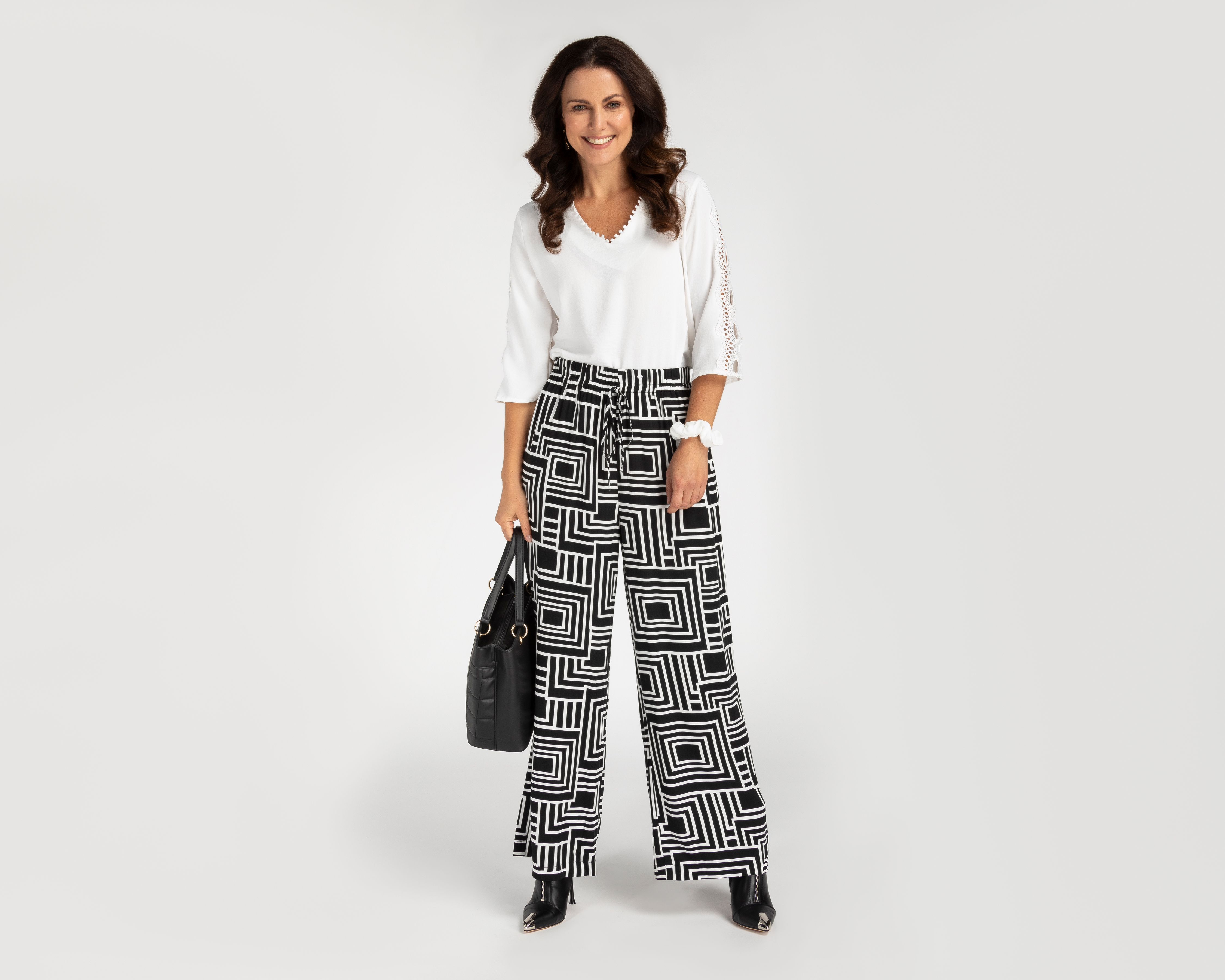 Foto 3 pulgar | Foto 2 | Pantalón Ancho Sahara Negro para Mujer