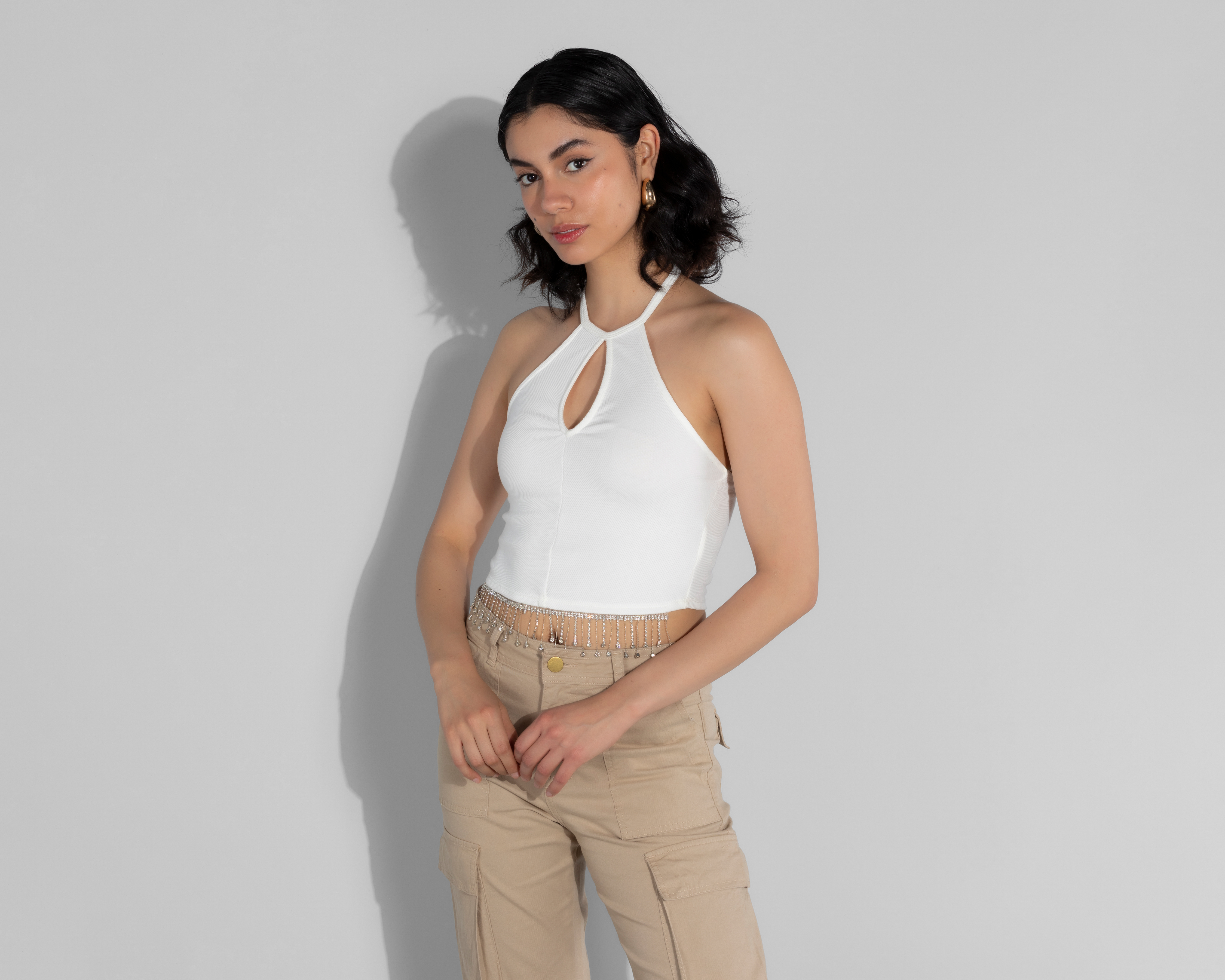 Blusa Thinner con Pedrería y Abertura en Escote