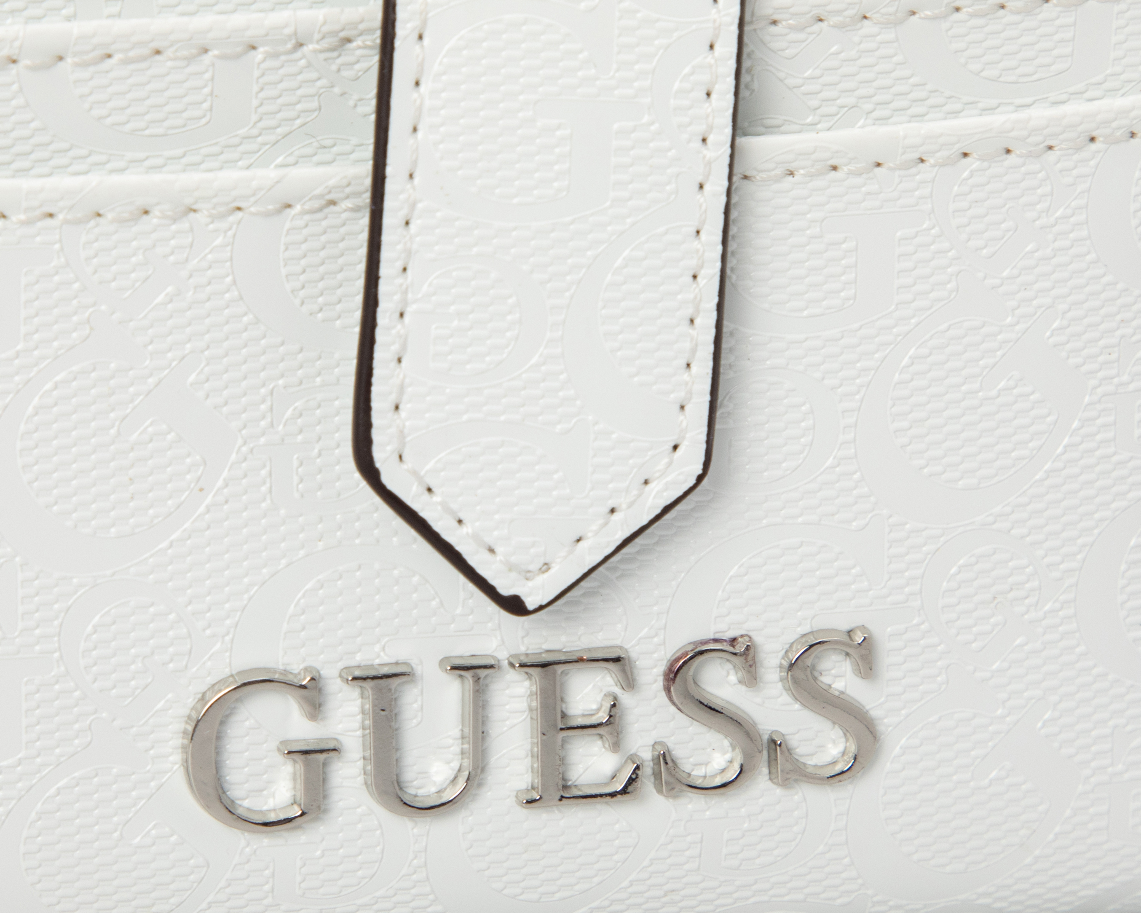 Foto 6 pulgar | Foto 5 | Tarjetero para Mujer Guess Blanco