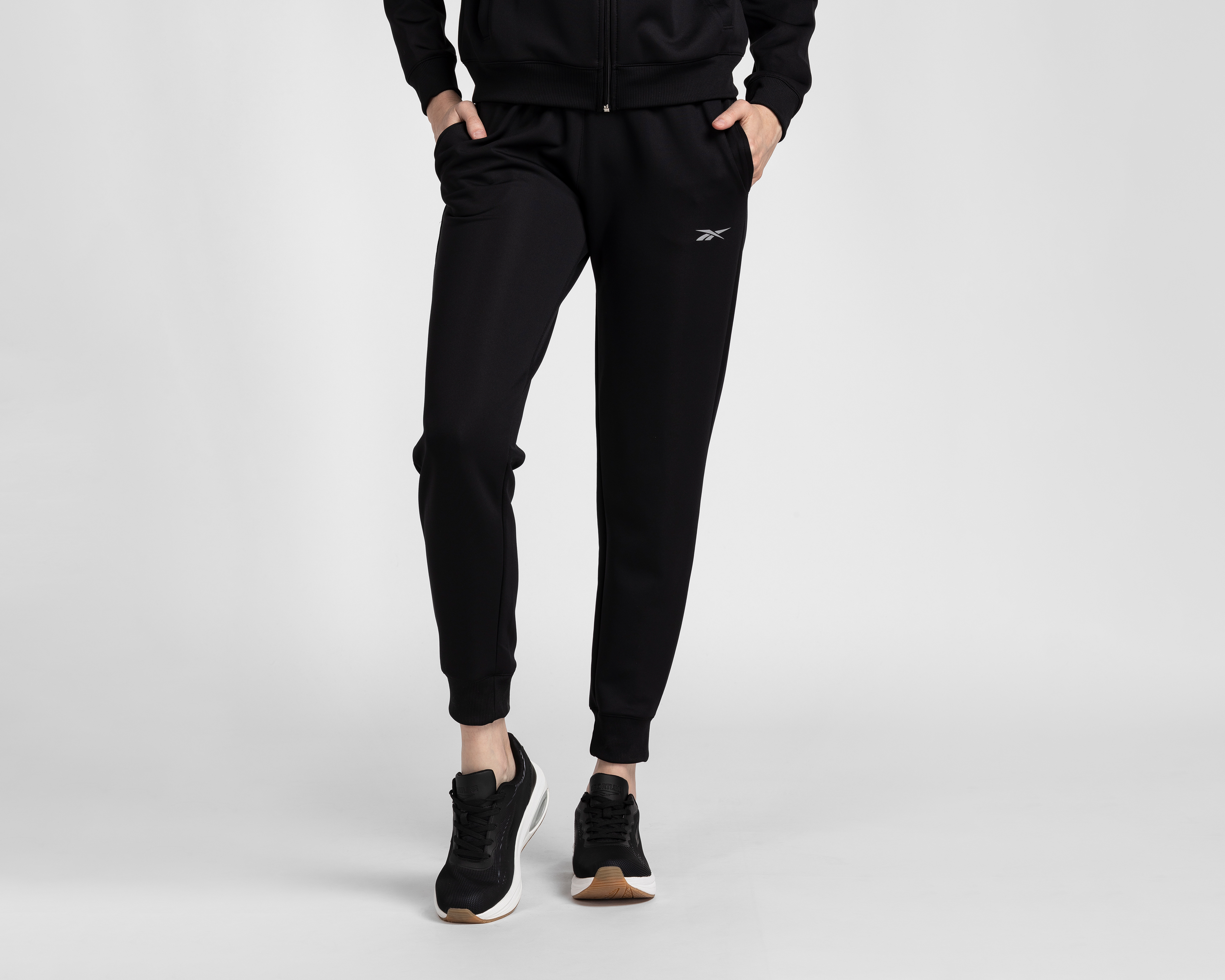 Foto 5 pulgar | Foto 4 | Conjunto Deportivo de Sudadera y Pants Reebok para Mujer