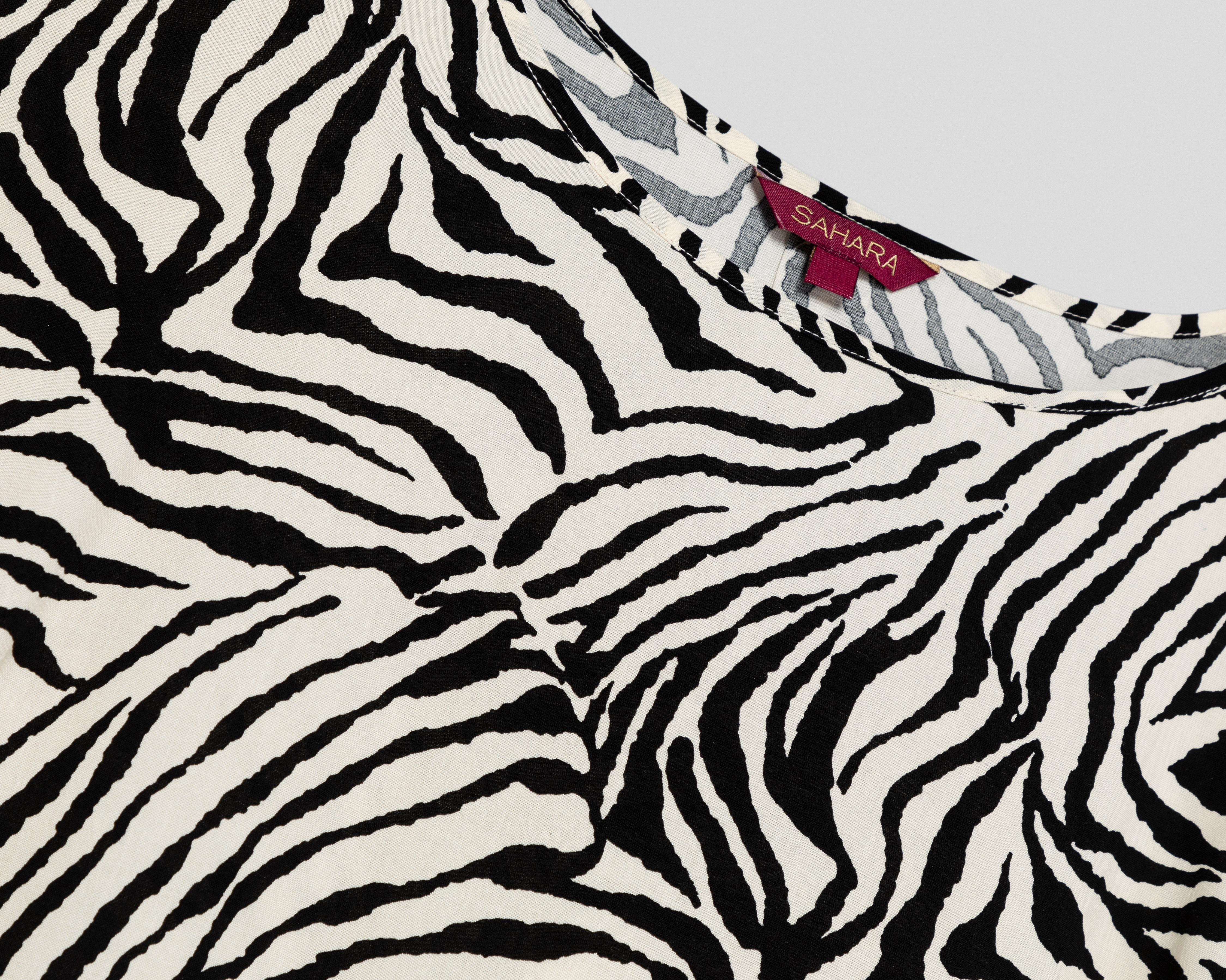 Foto 4 pulgar | Foto 3 | Crop Top Sahara con Print de Cebra para Mujer