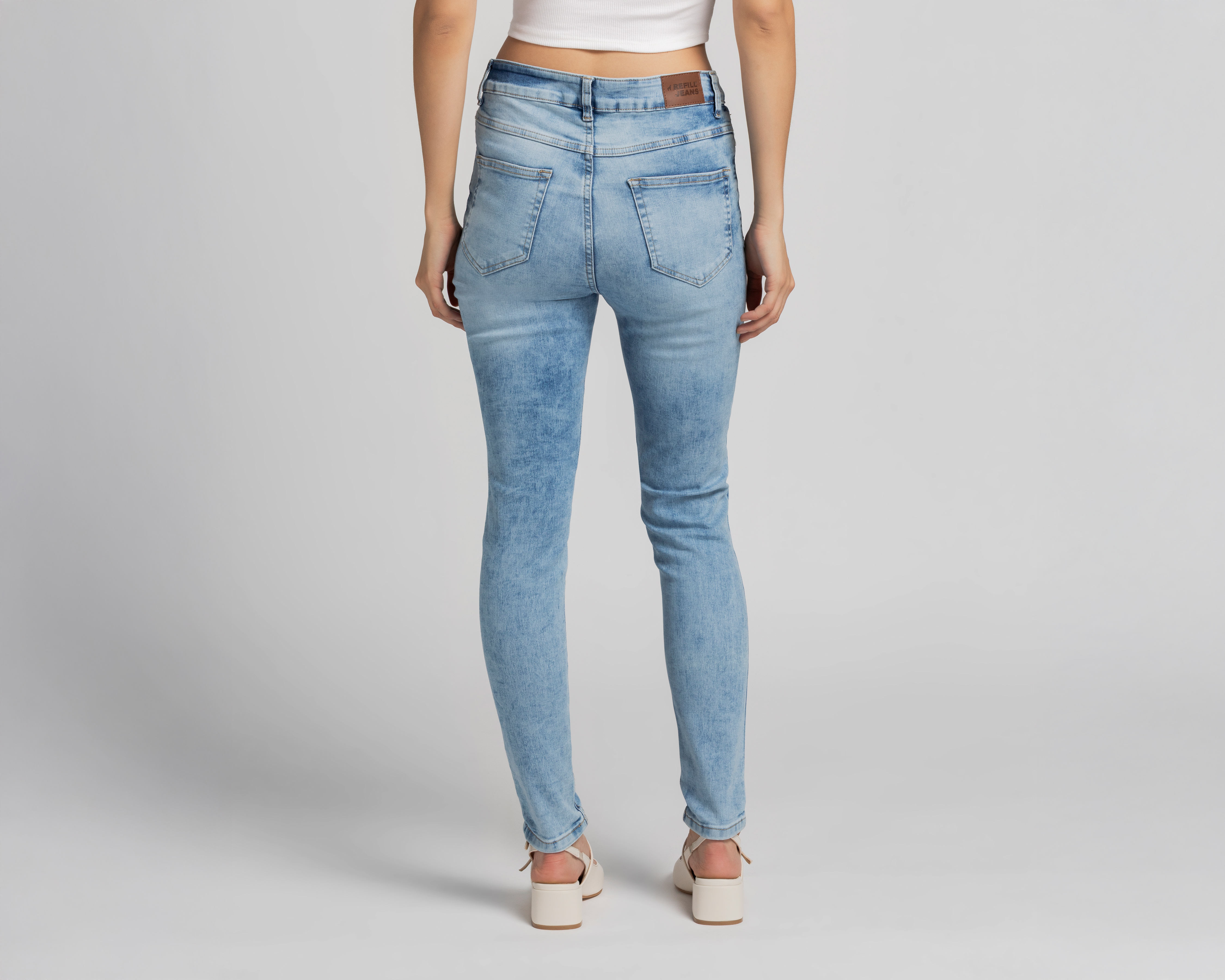 Foto 4 pulgar | Foto 3 | Jeans Skinny Refill para Mujer