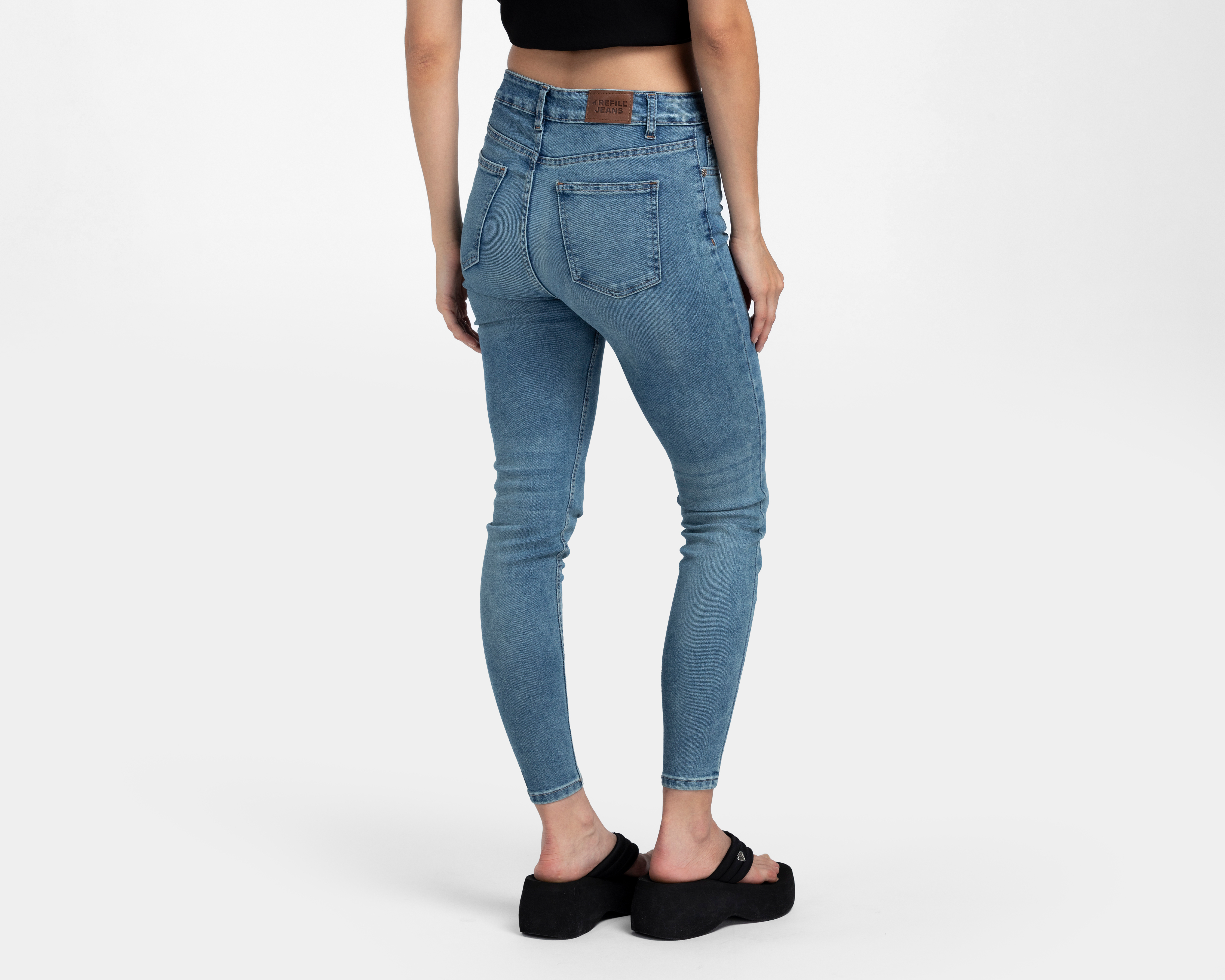 Foto 4 pulgar | Foto 3 | Jeans Skinny Refill para Mujer