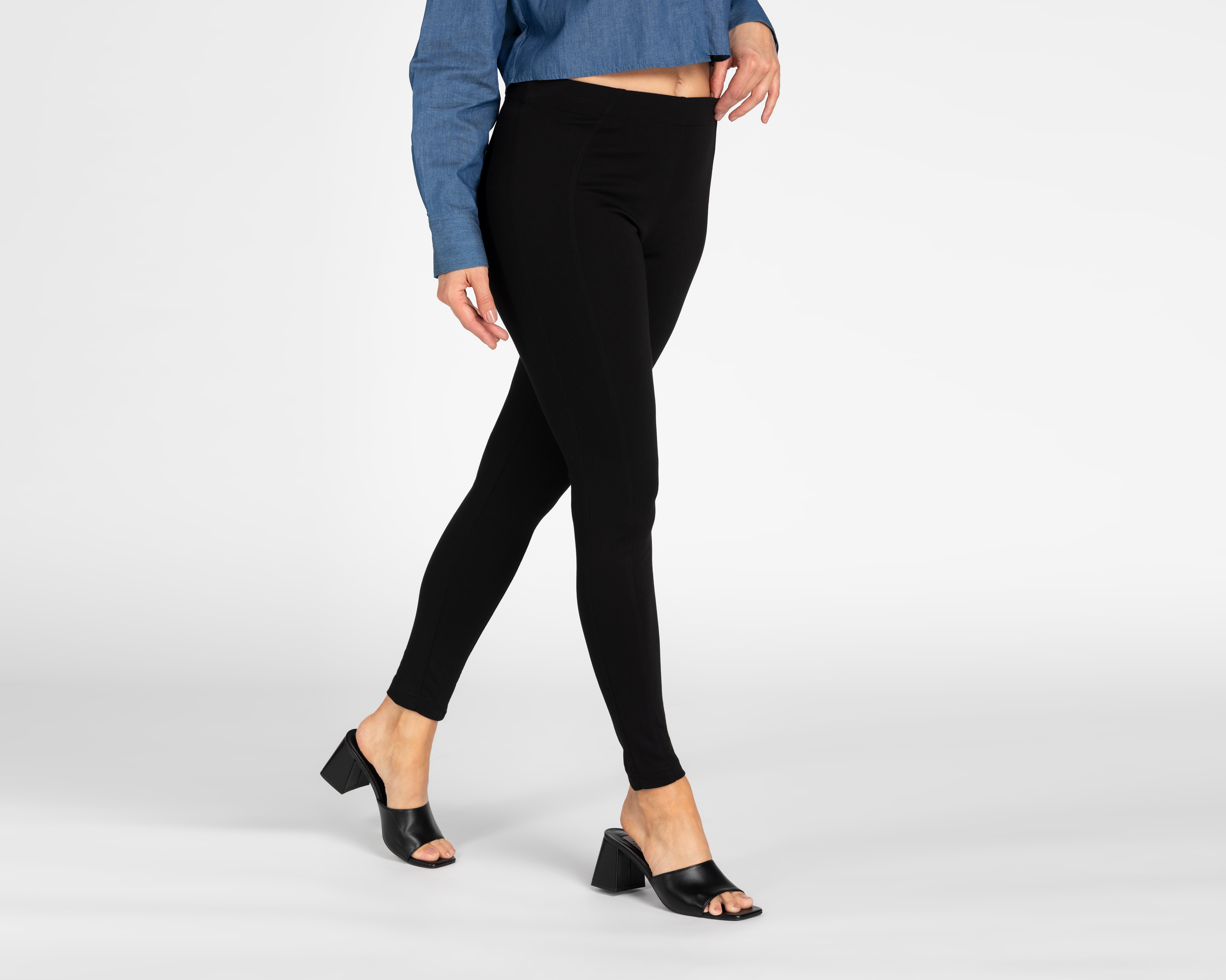 Foto 2 pulgar | Foto 1 | Leggings Negros Sahara para Mujer