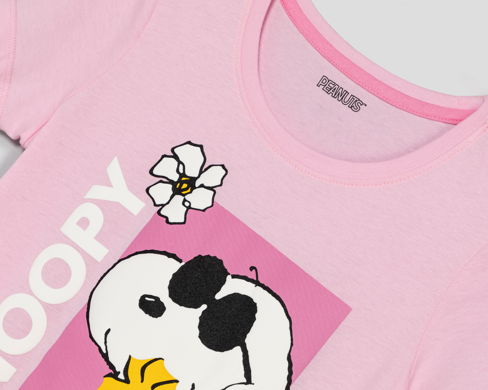 Foto 4 pulgar | Foto 3 | Playera Peanuts Manga Corta Juvenil