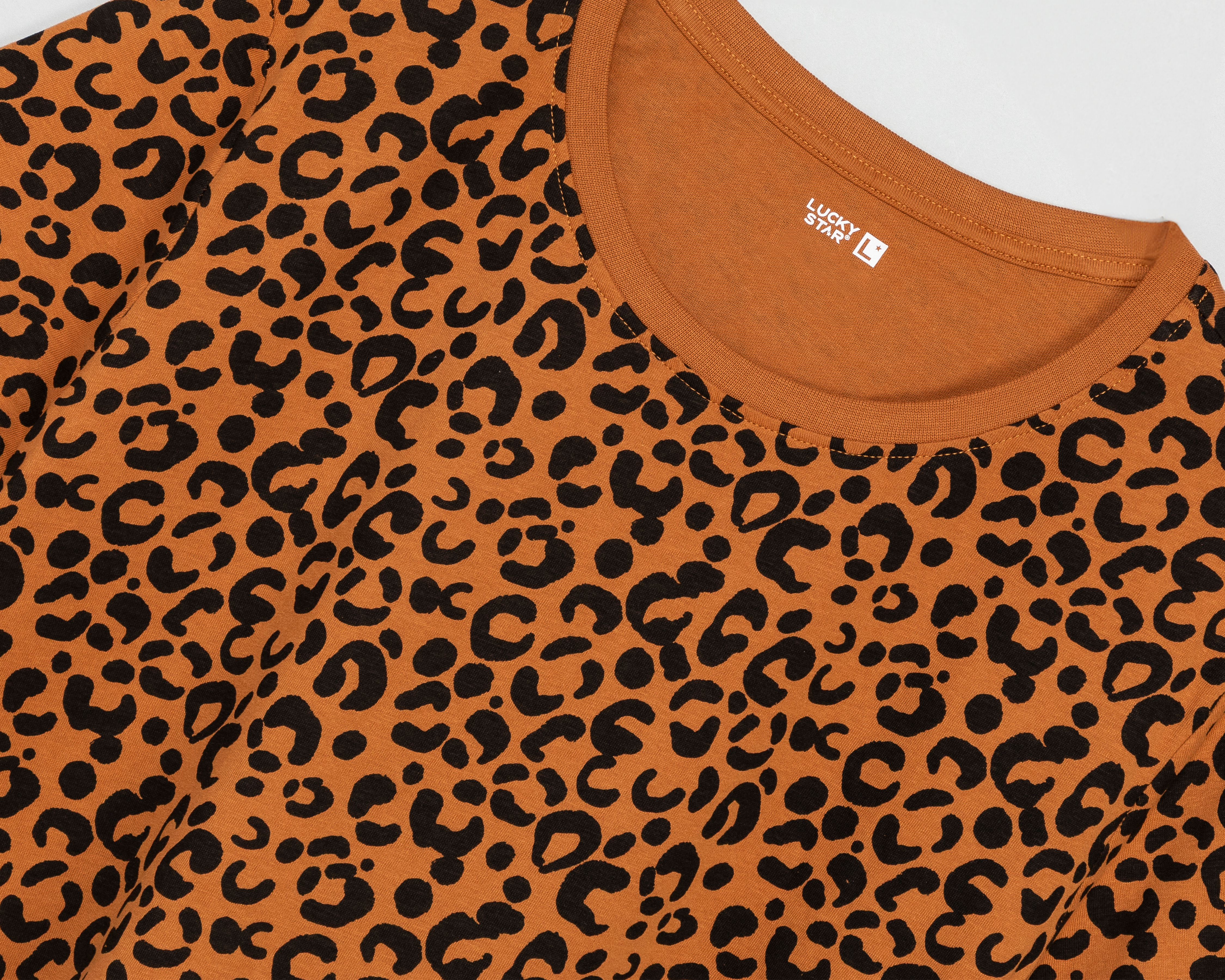 Foto 4 pulgar | Foto 3 | Playera Manga Corta Lucky Star para Mujer