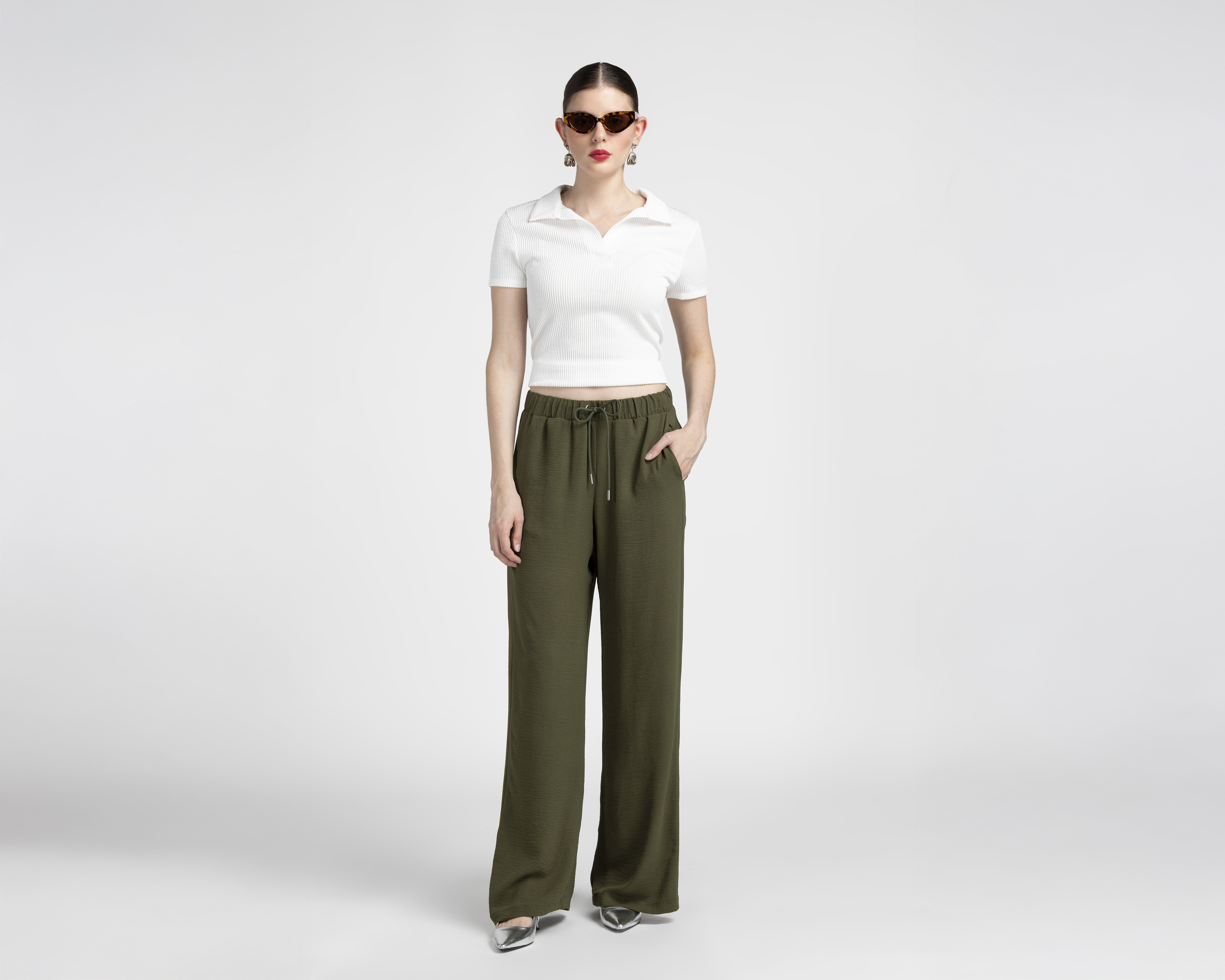 Foto 3 pulgar | Foto 2 | Playera Polo Sahara Manga Corta Blanca para Mujer