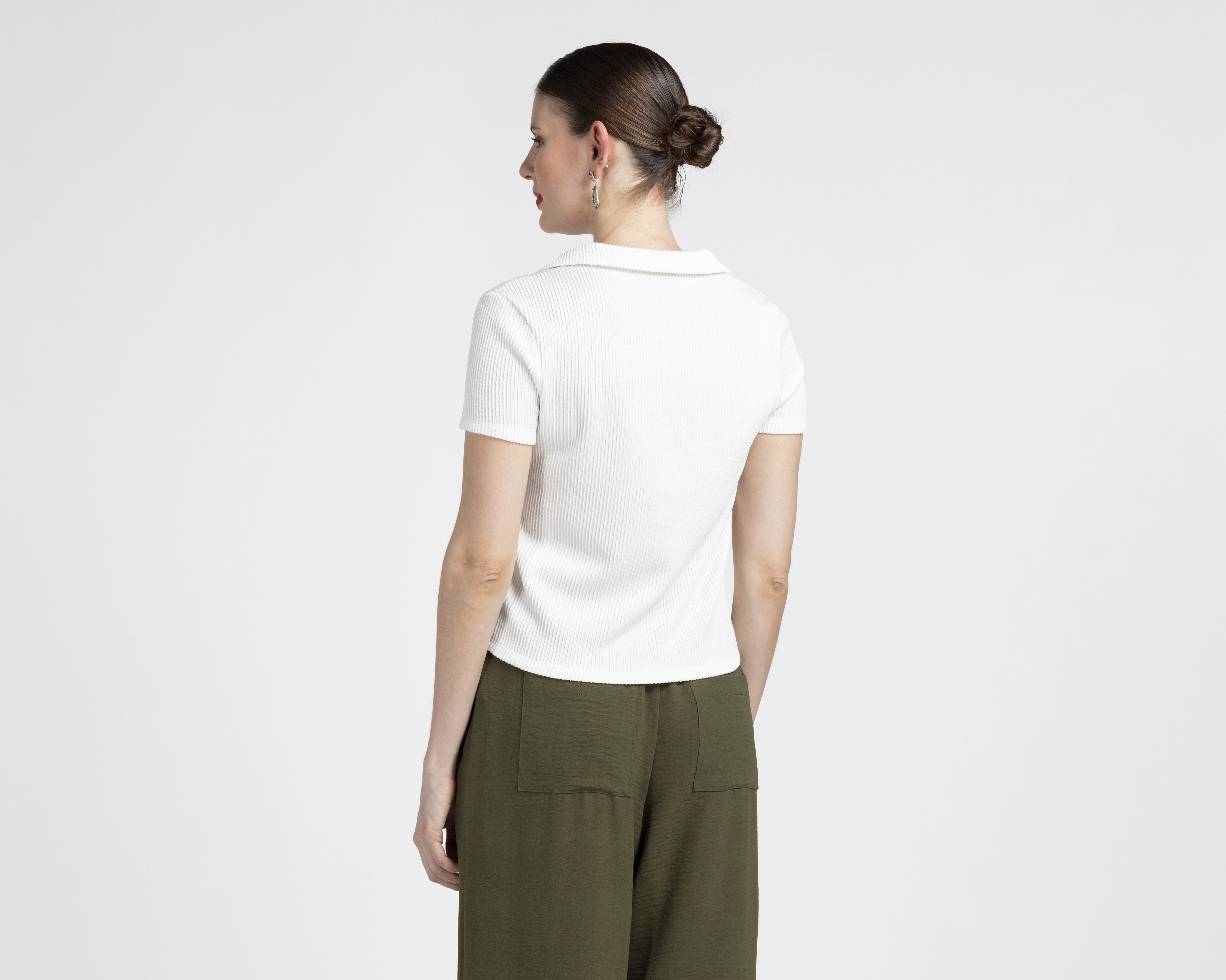 Foto 4 pulgar | Foto 3 | Playera Polo Sahara Manga Corta Blanca para Mujer