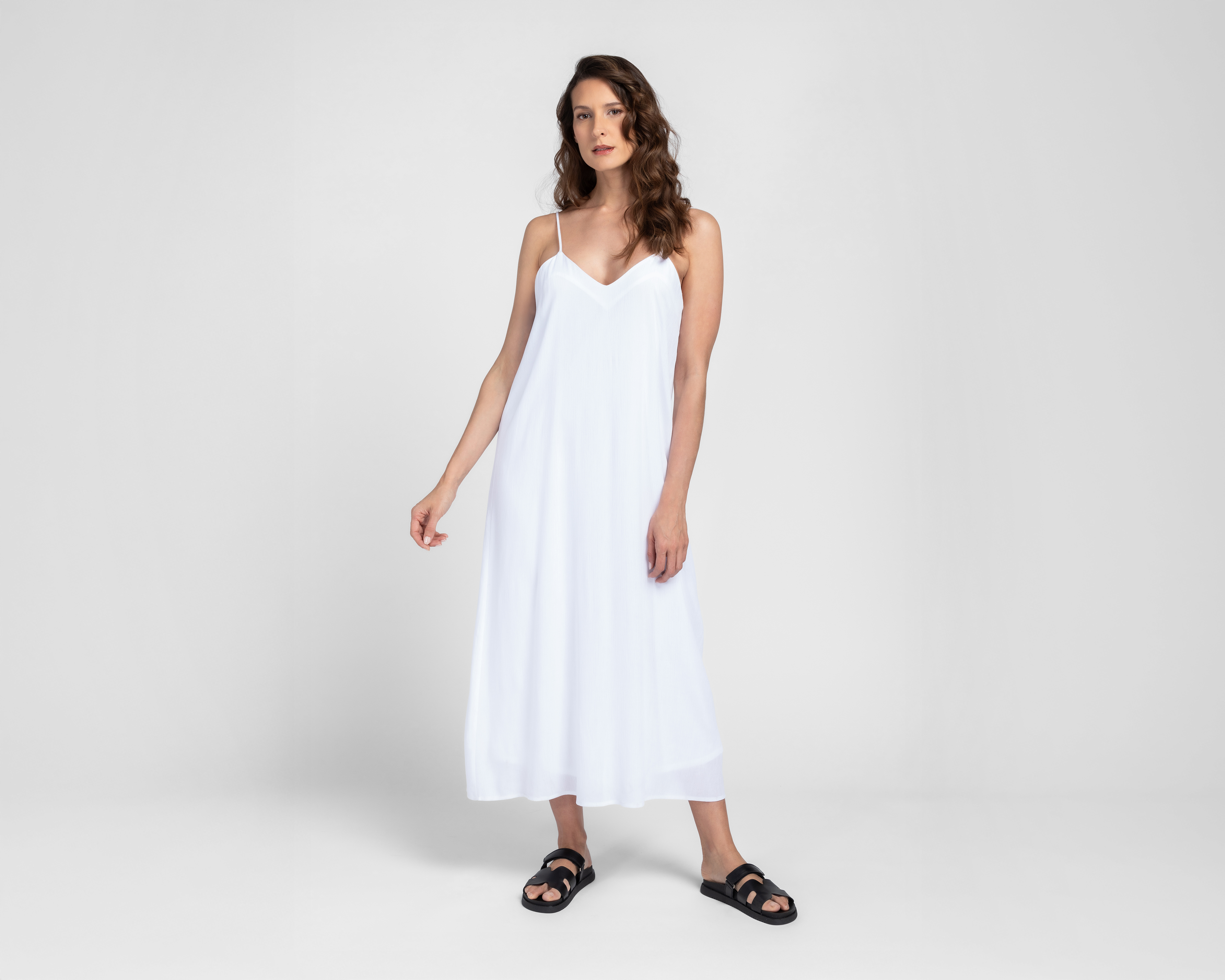 Foto 2 pulgar | Foto 1 | Vestido Midi con Tirantes Sahara para Mujer