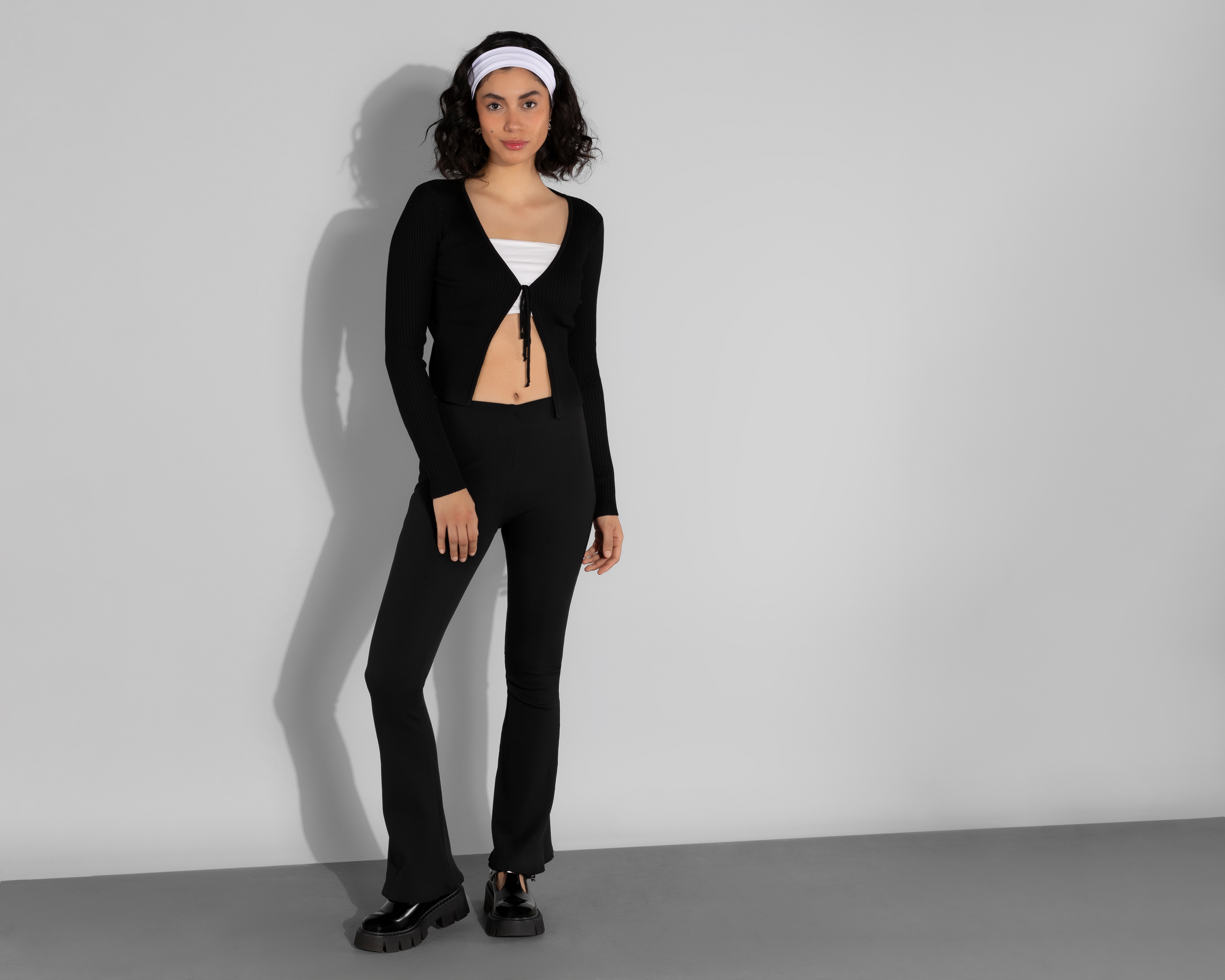 Foto 3 pulgar | Foto 2 | Leggings Thinner Negros Acampanados